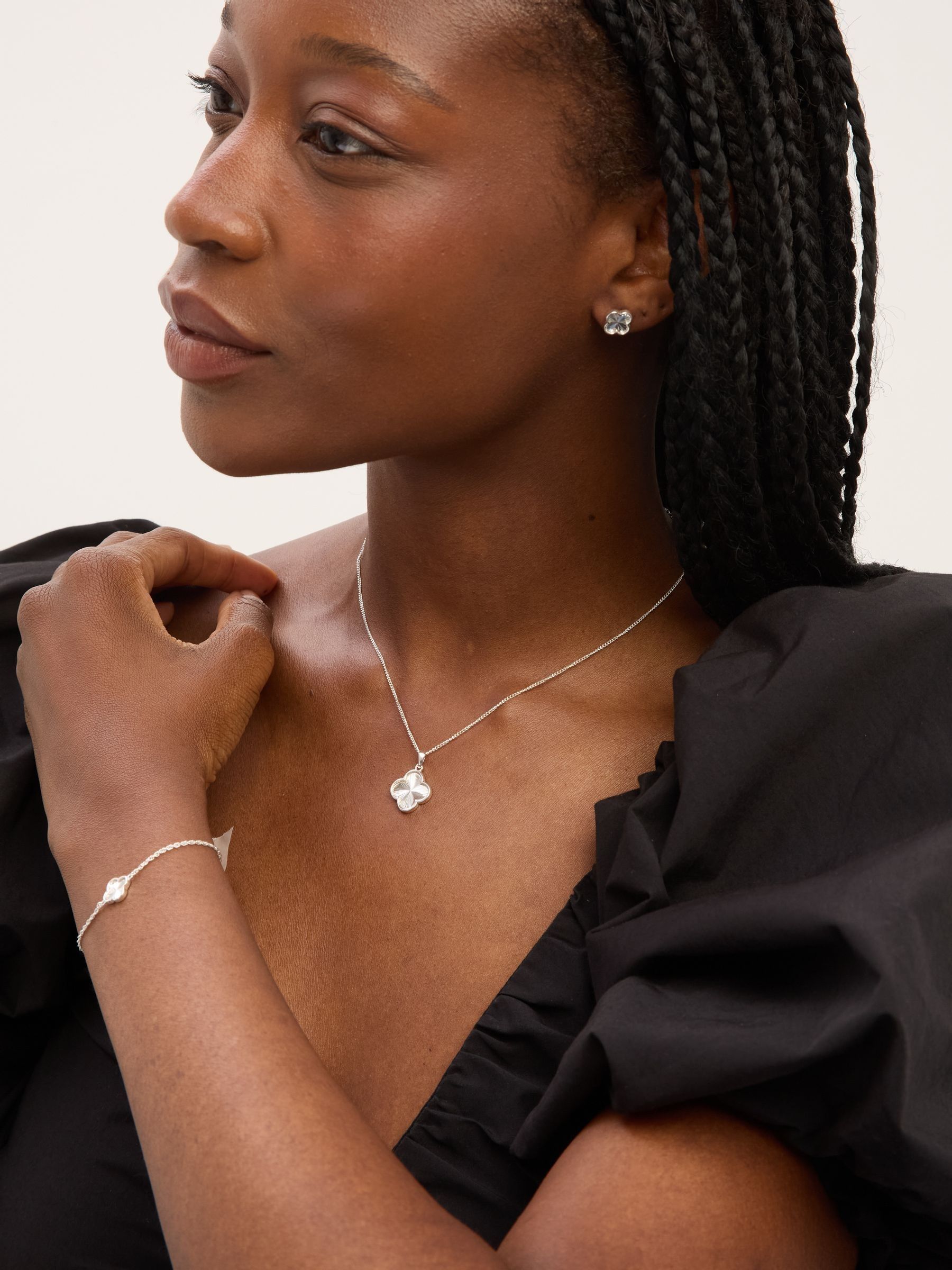 Simply Silver 925 Sterling Silver Polished Diamond Cut Clover Bracelet