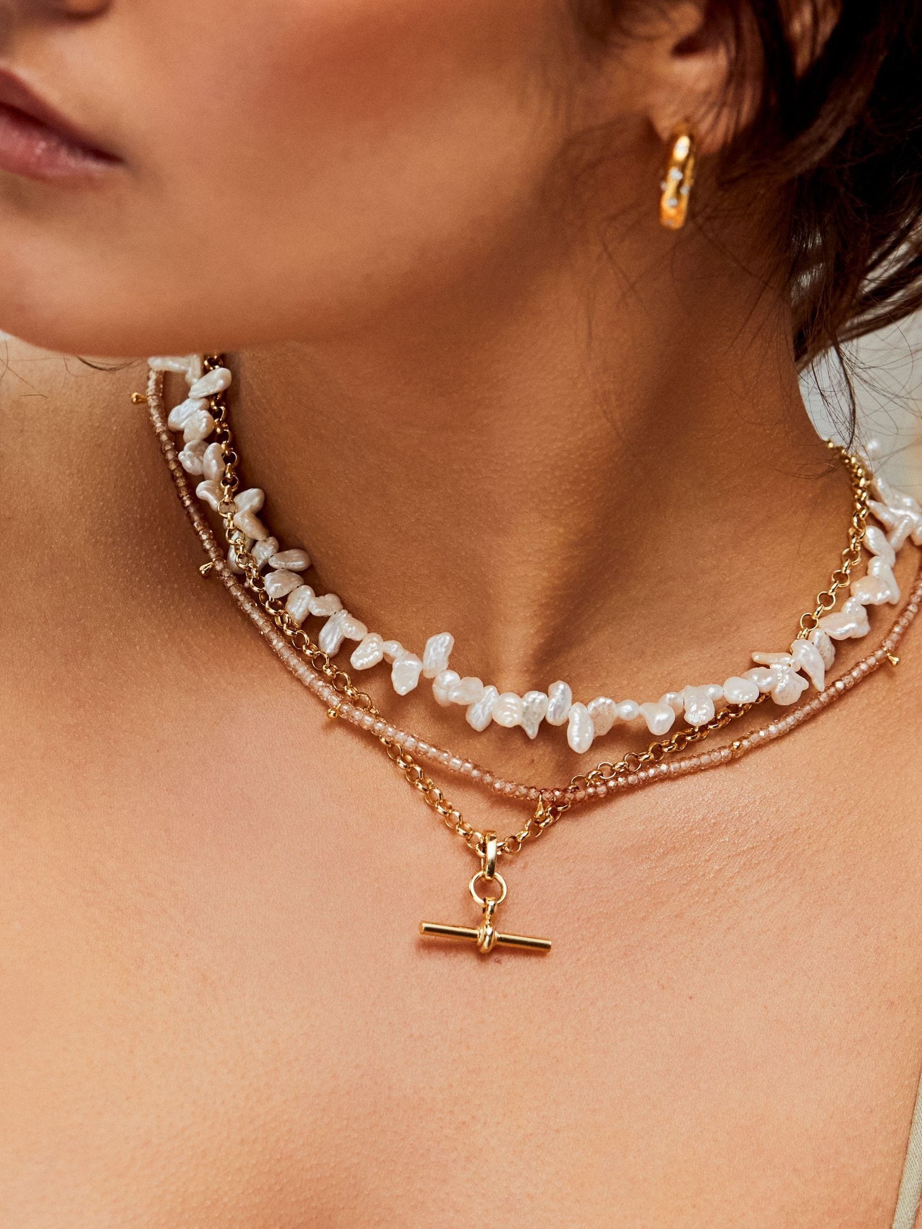 Carrie Elizabeth Gold Tone T Bar Chain Necklace