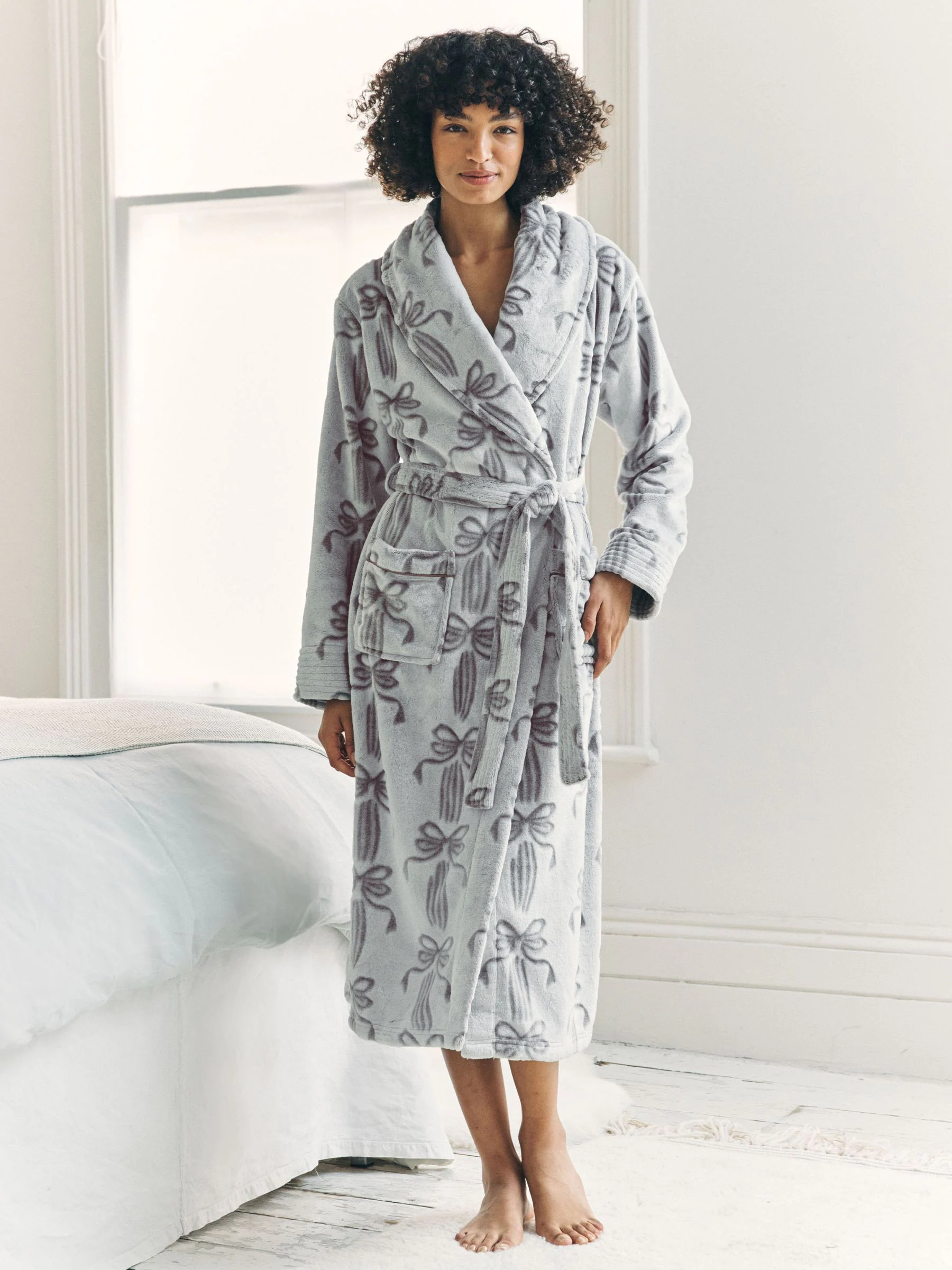 Chelsea Peers Cream Fleece Burnout Ribbon Bow Long Dressing Gown