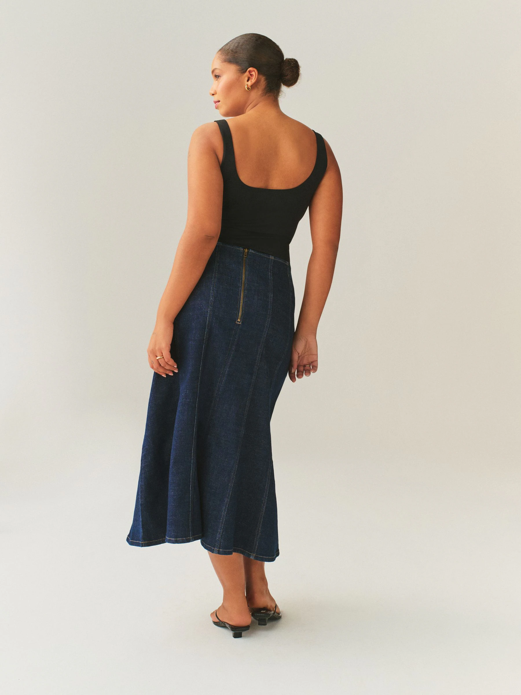 Denim Rinse Hourglass Full Seamed Midi Skirt