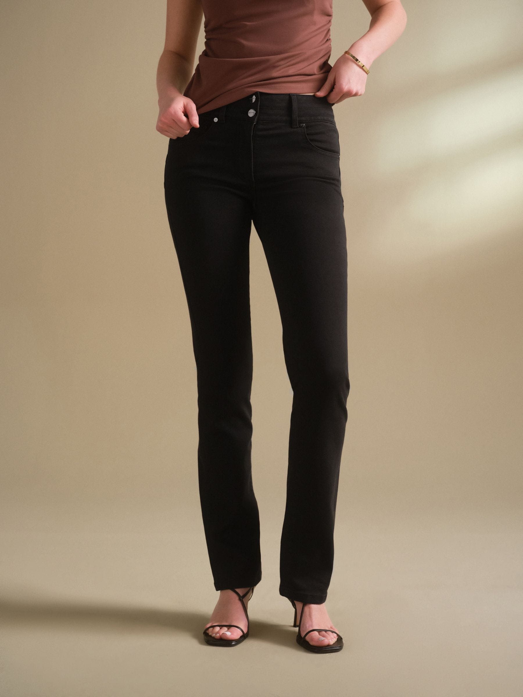 Clean Black Lift. Slim And Shape Bootcut Jeans