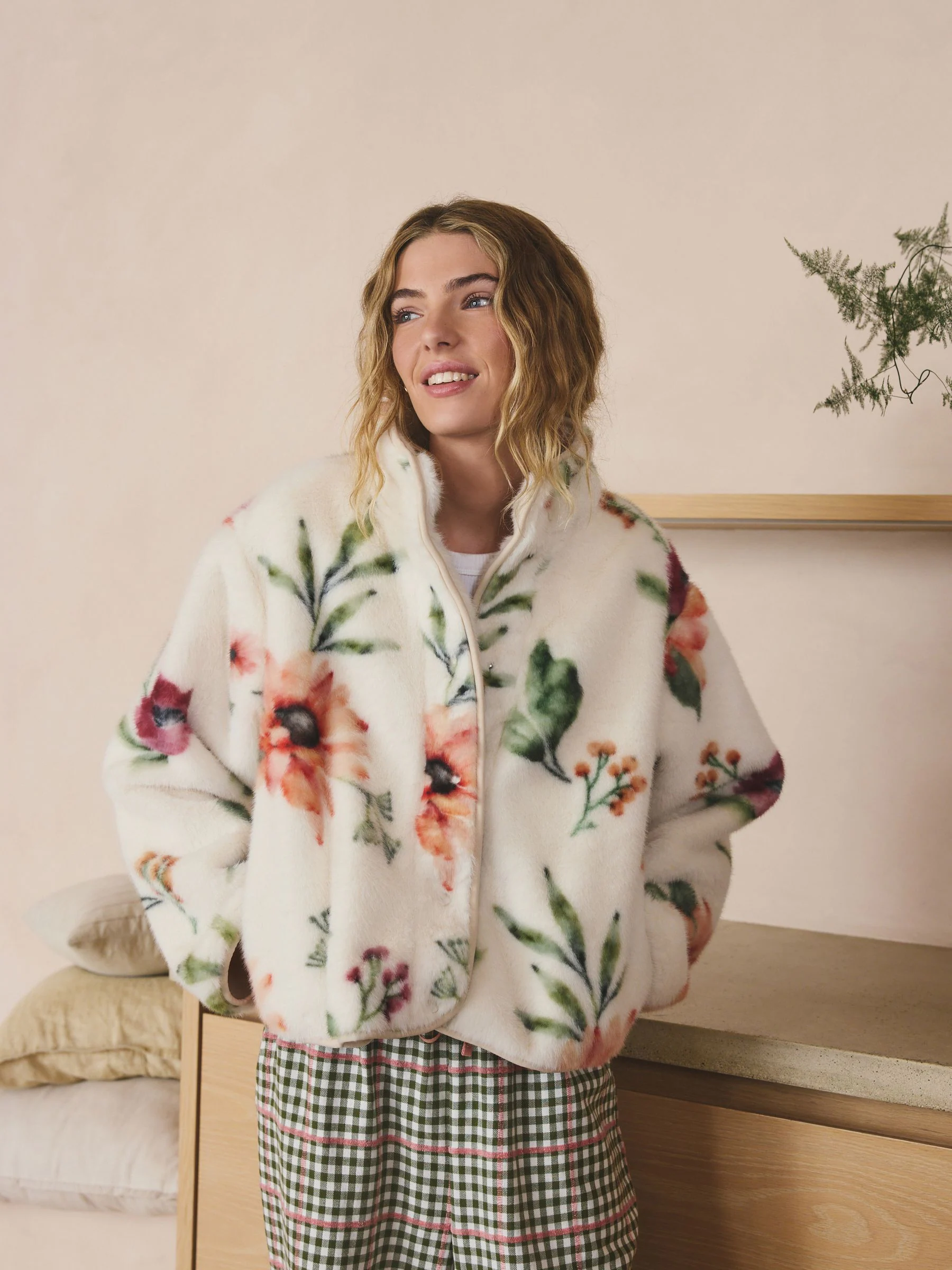 Ecru Floral N. Premium Faux Fur Fleece