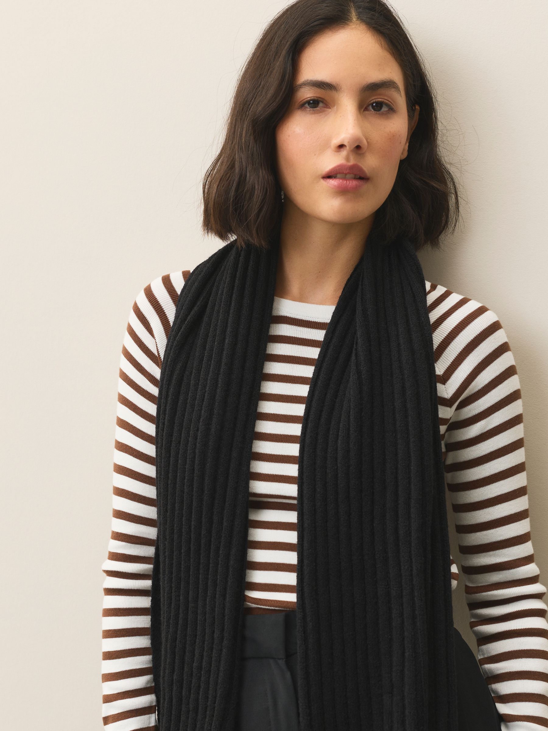 Black Ribbed Knit Scarf