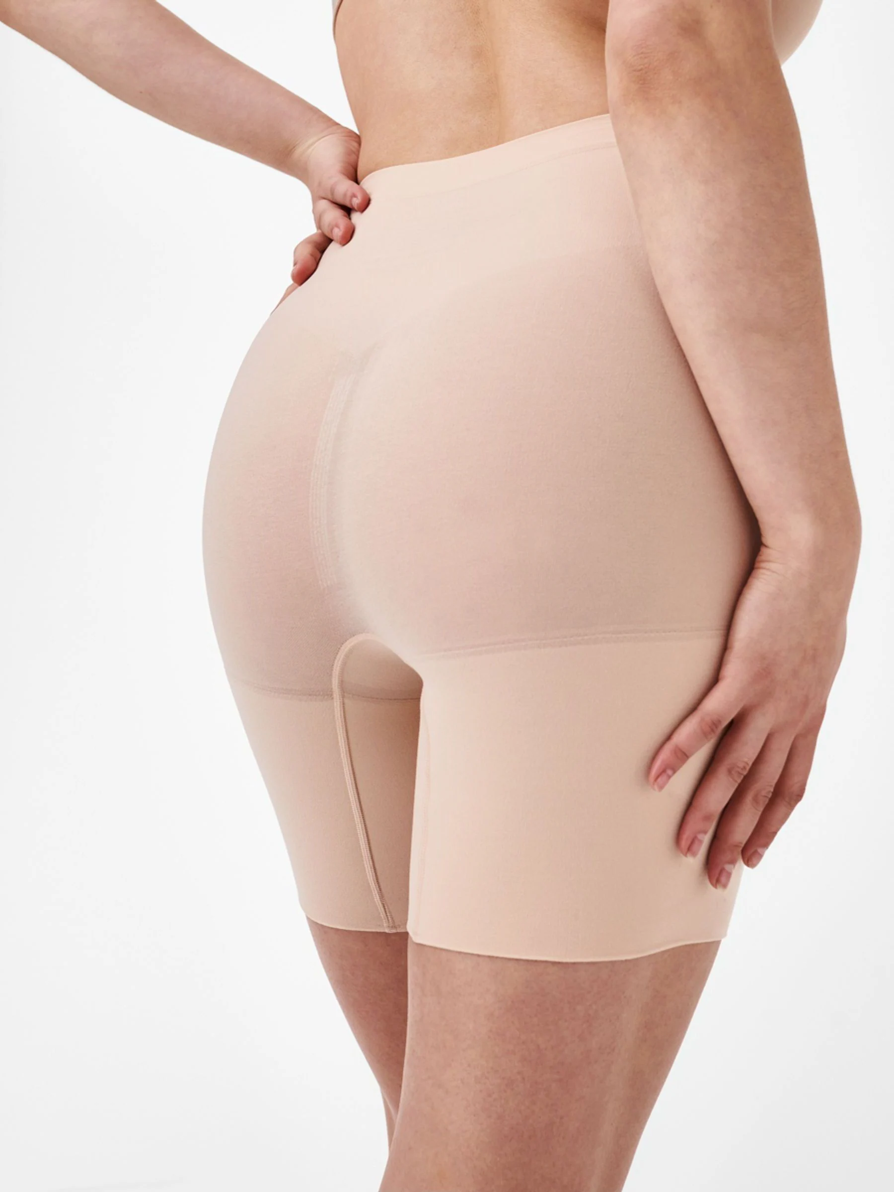 SPANX Soft Nude Short SPANXsculpt™ Seamless Power Mid-Thigh Short