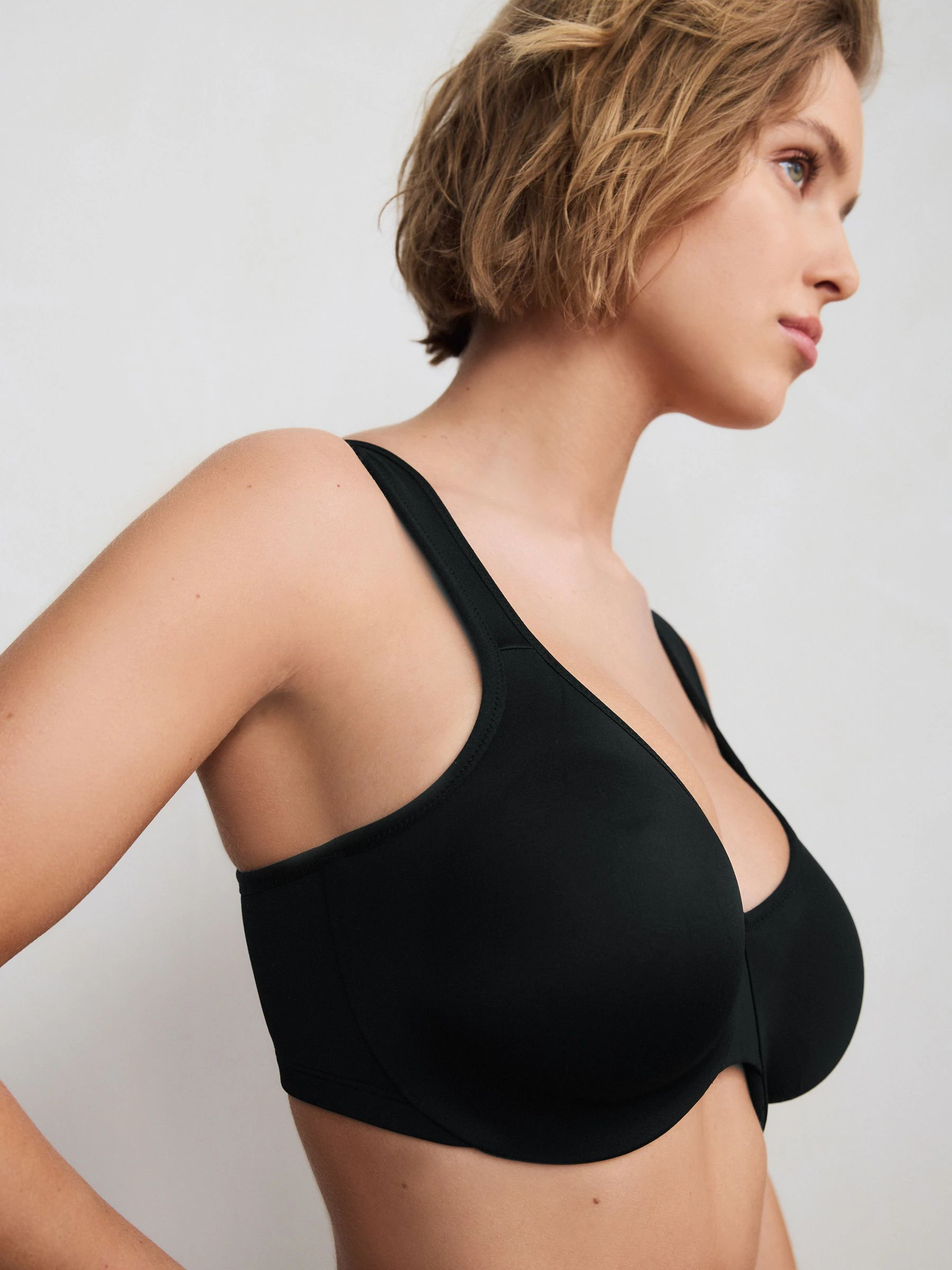 Black DD+ Supersoft Comfort Padded Strap Minimising Full Cup Bras