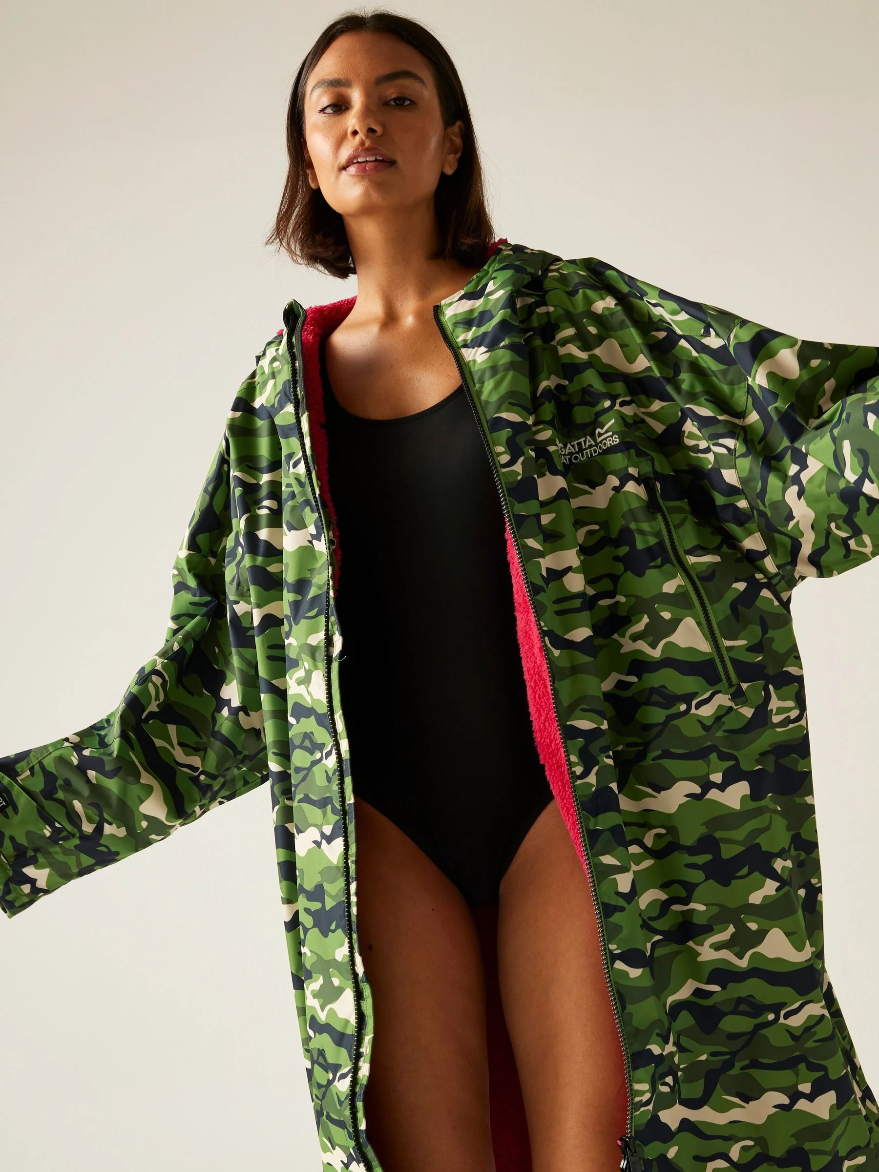 Regatta Green/White Adult Waterproof Changing Robe