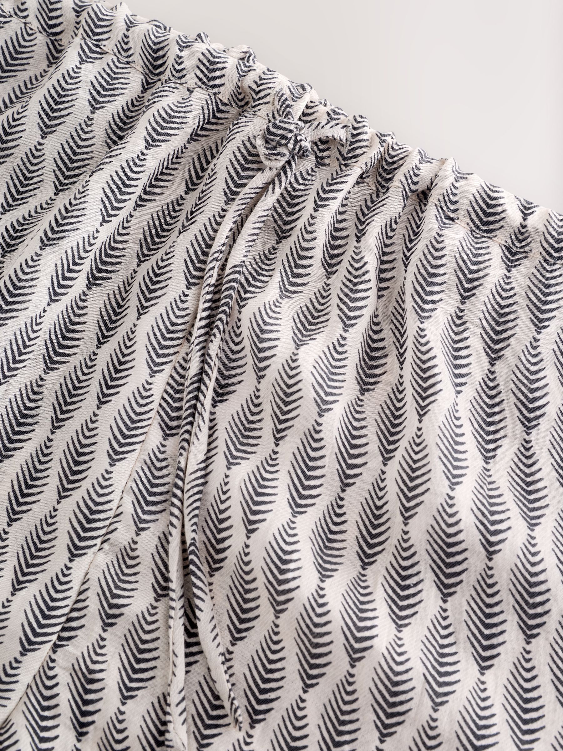 Black/White Beach Summer Shorts