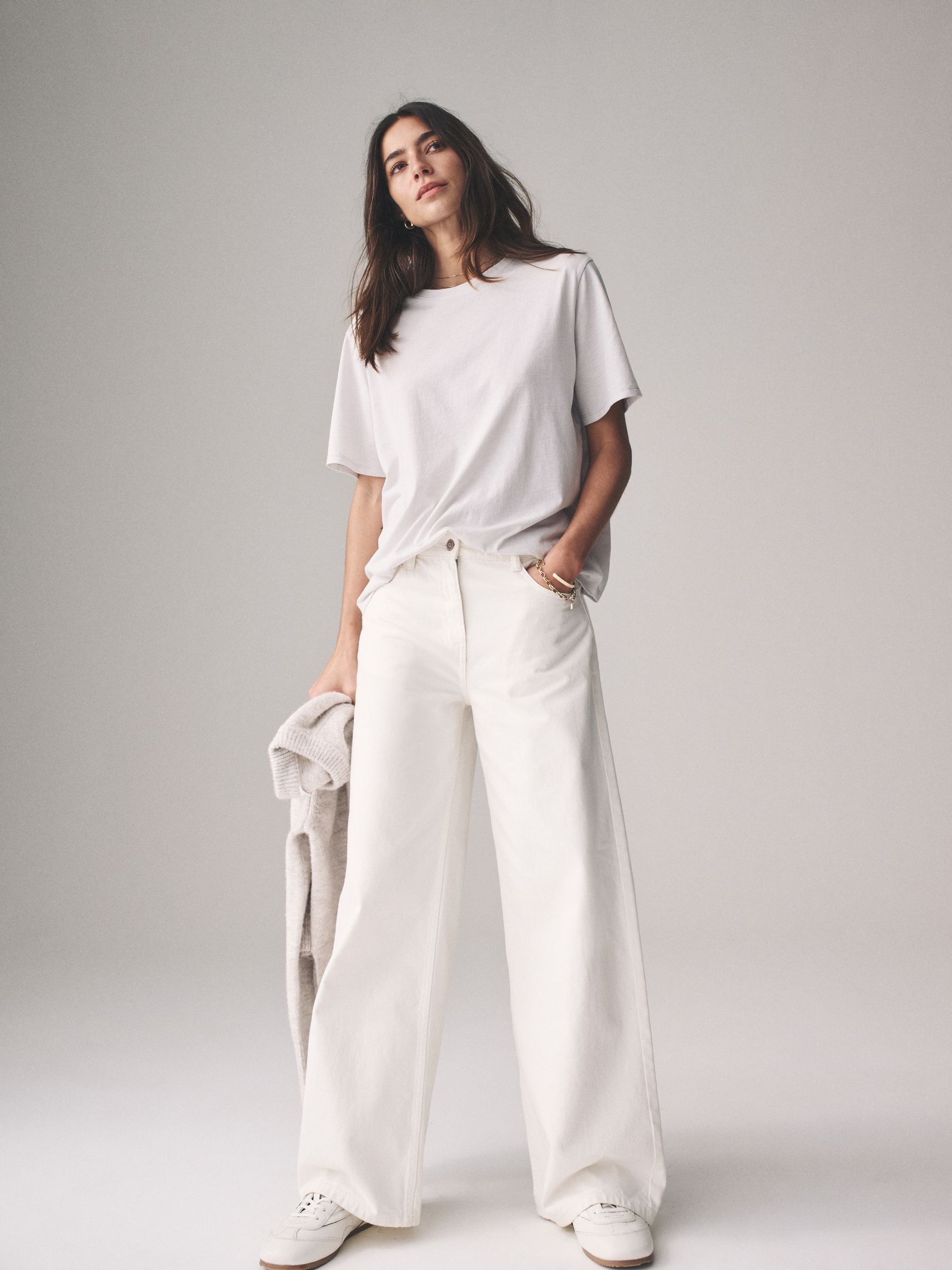 The Set 7 Pack Essential T-Shirts Black/Brown/Taupe/Pink/Light Pink/Cream/White