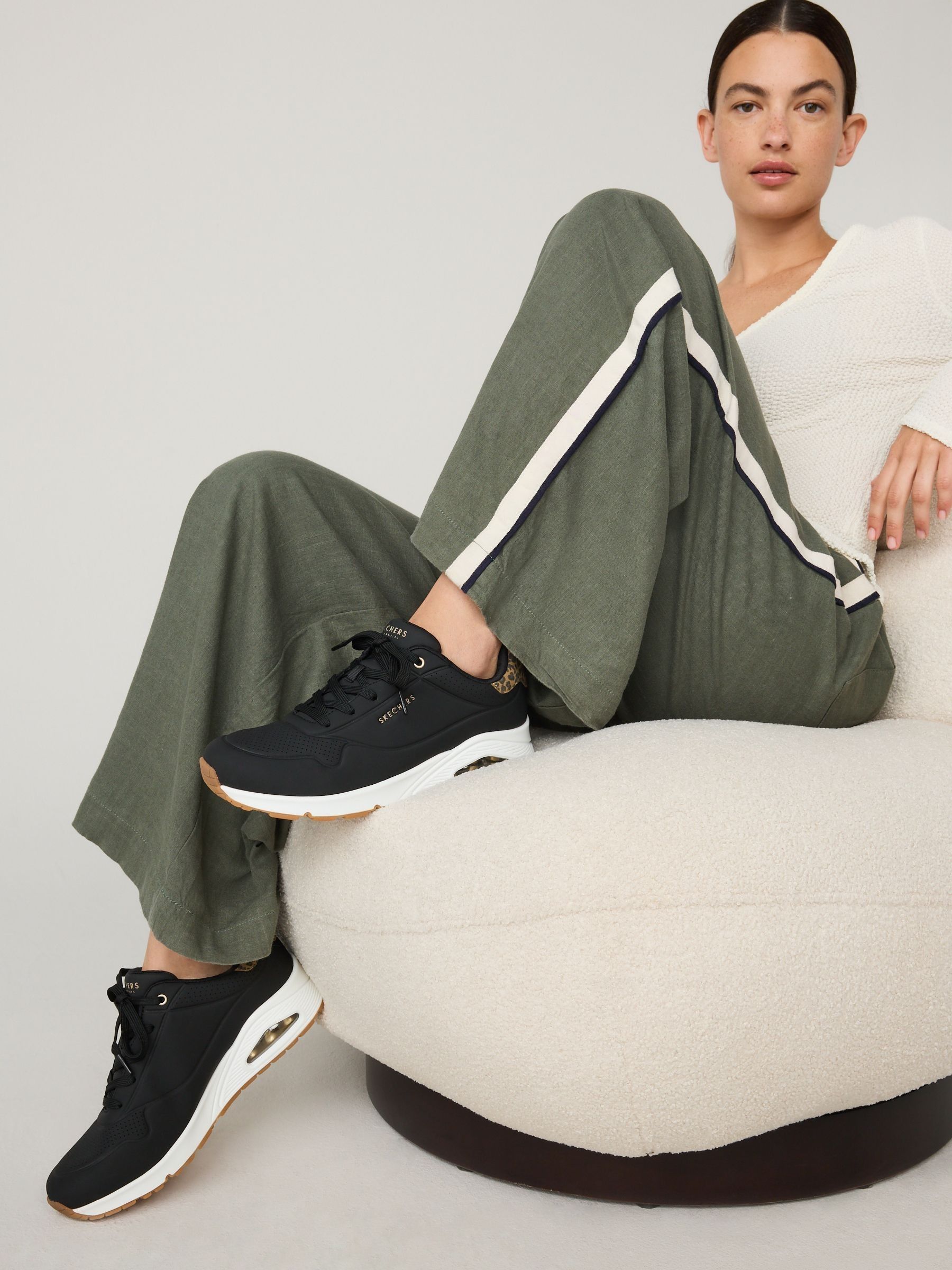 Skechers Black UNO Jungle Nite Trainers