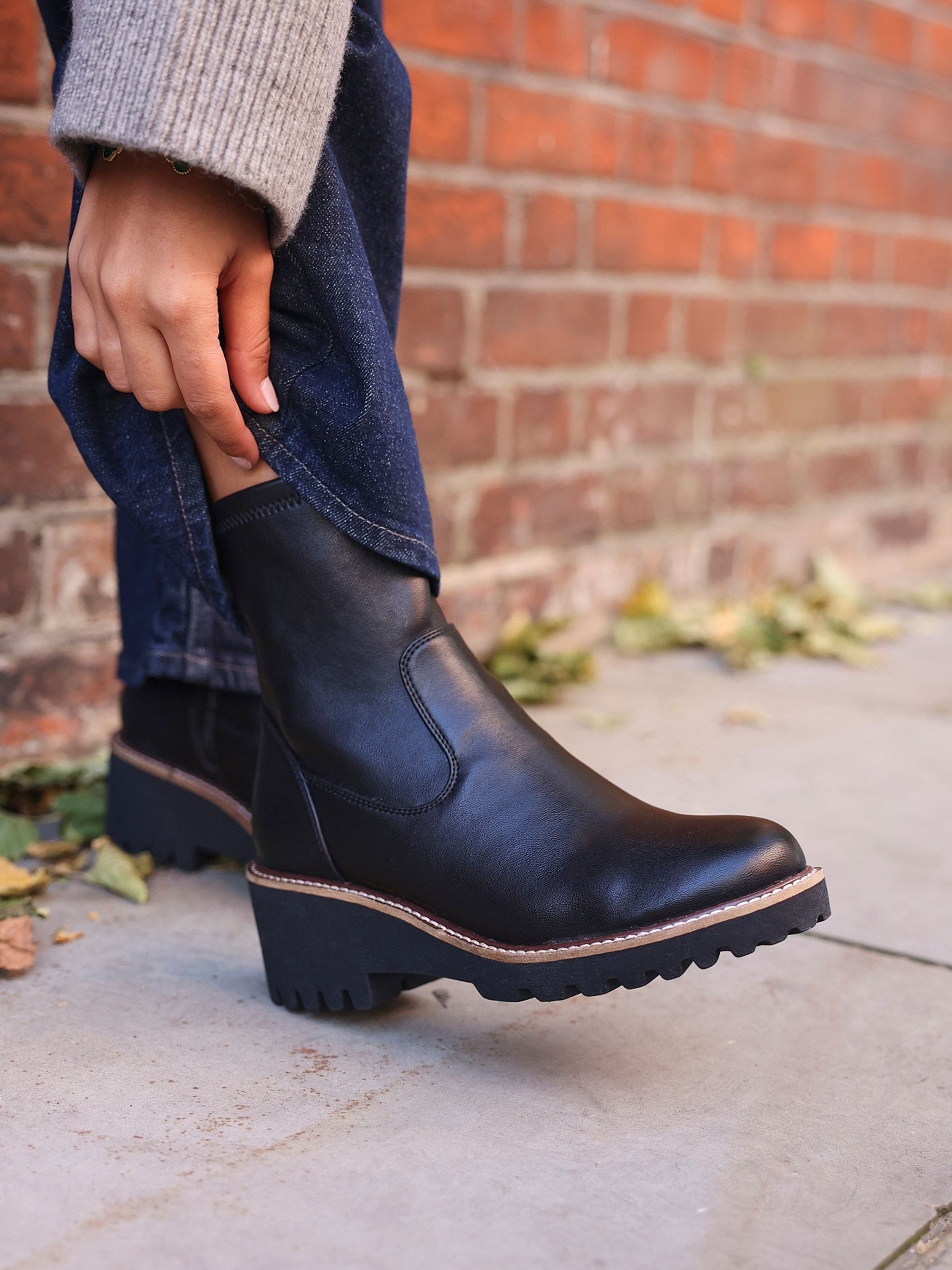 Linzi Black PU Trish Stretch Wedged Heel Ankle Boots