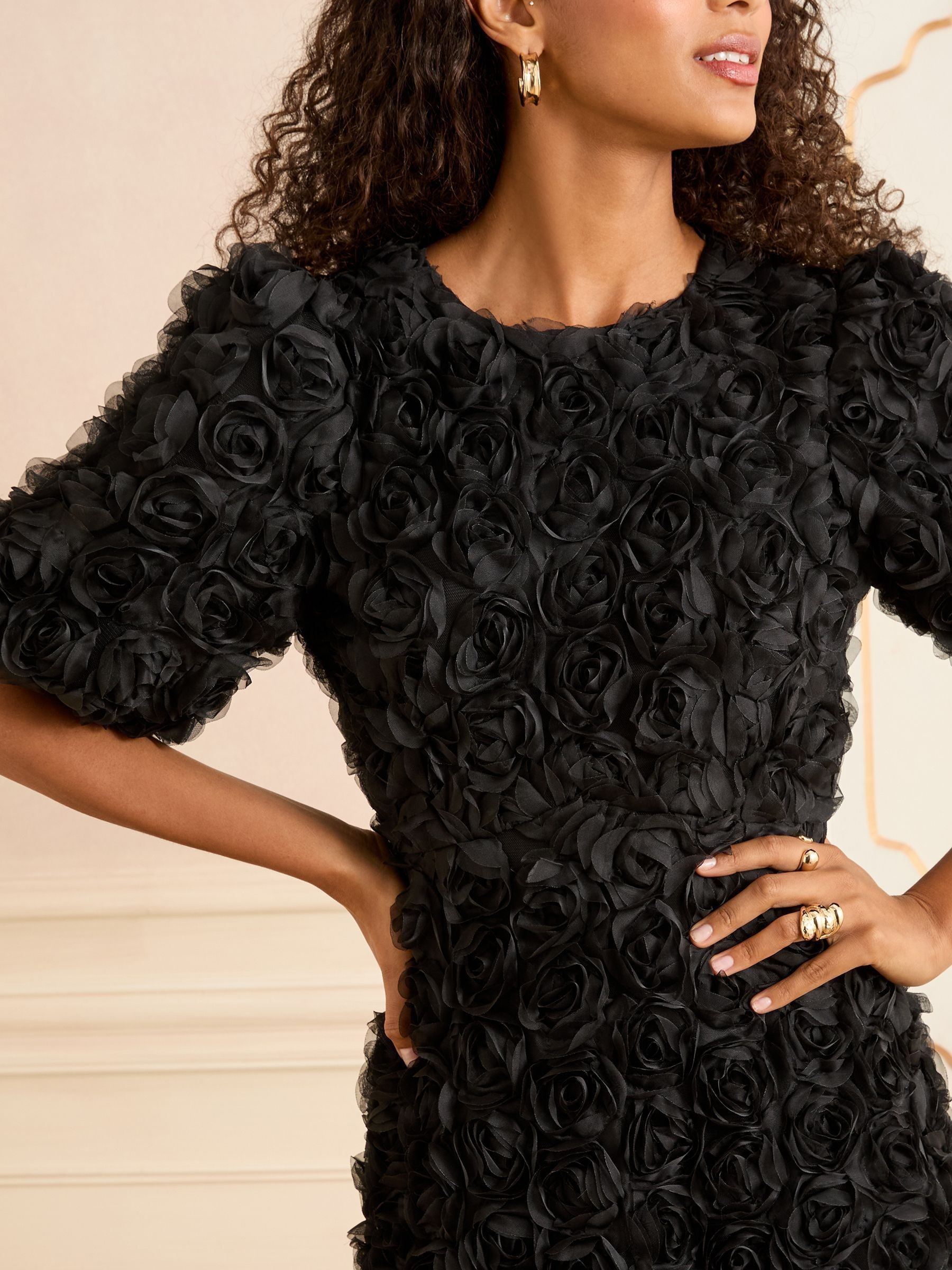 Love & Roses Black Rose Textured Puff Sleeve Crew Neck Midi Dress