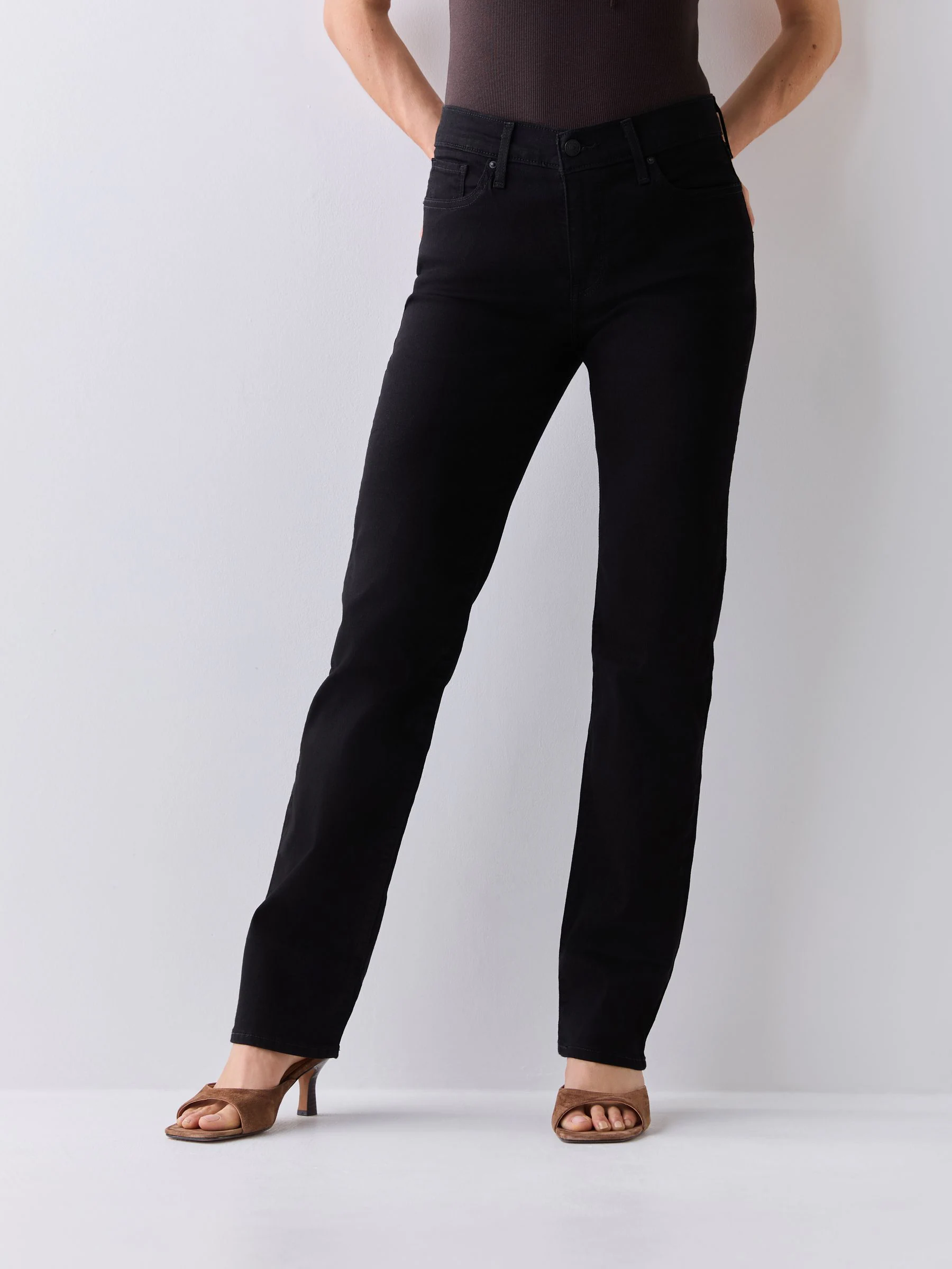 Levi's® Soft Black 314™ Shaping Straight Jeans
