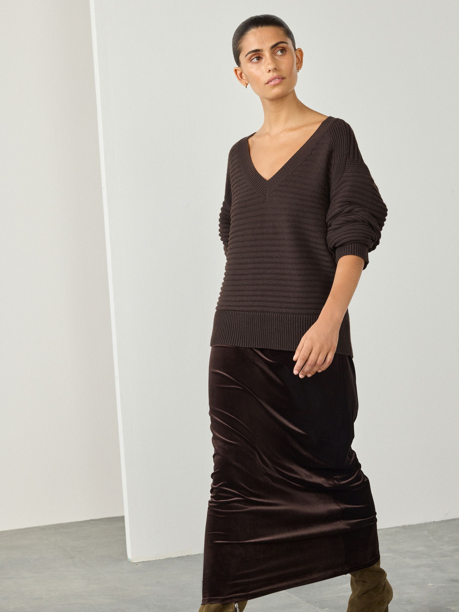 Chocolate Brown Ribbed V-Neck Knitted Jumper
