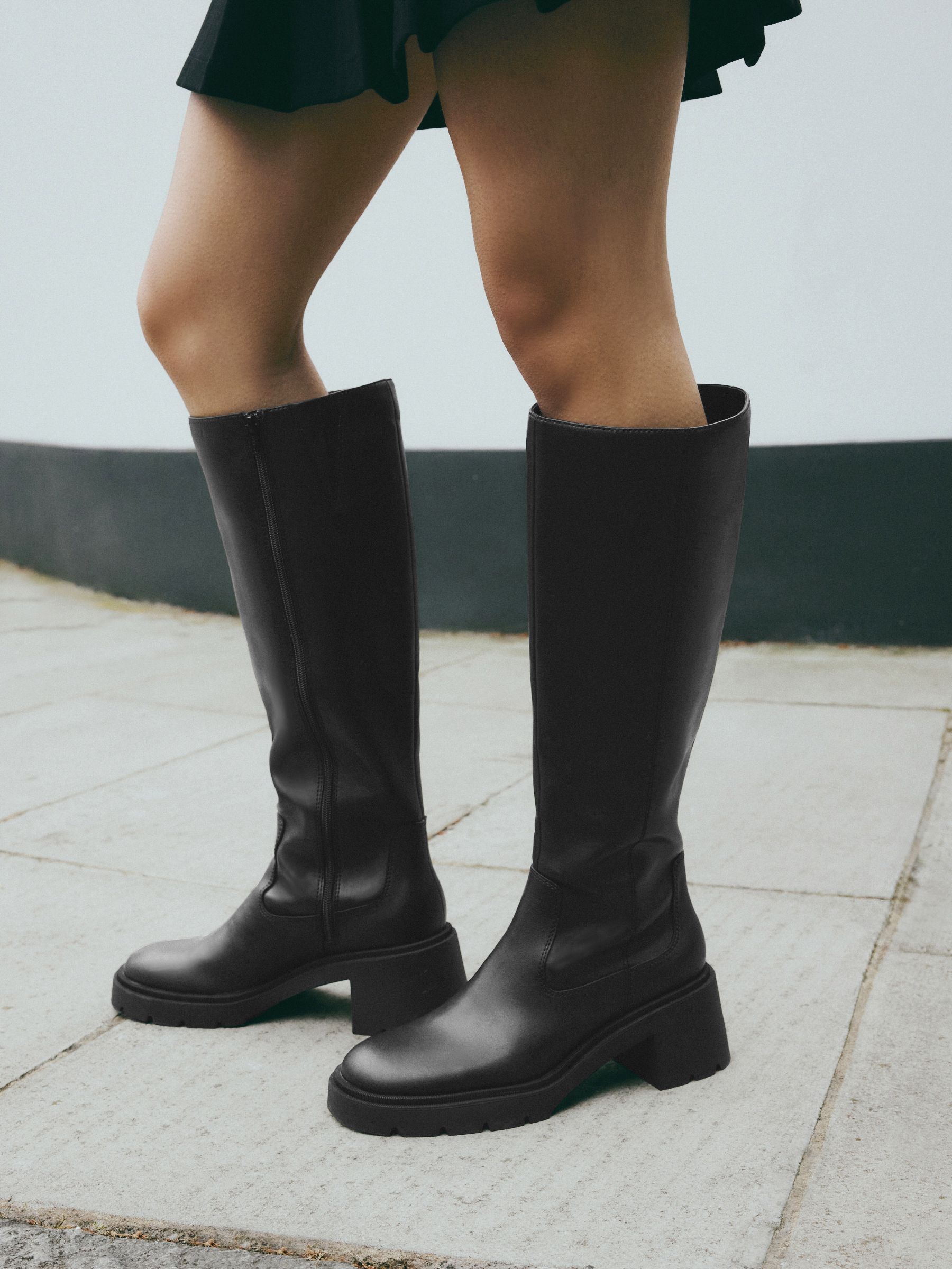 Black Forever Comfort® Chunky Heeled Round Toe Knee High Boots