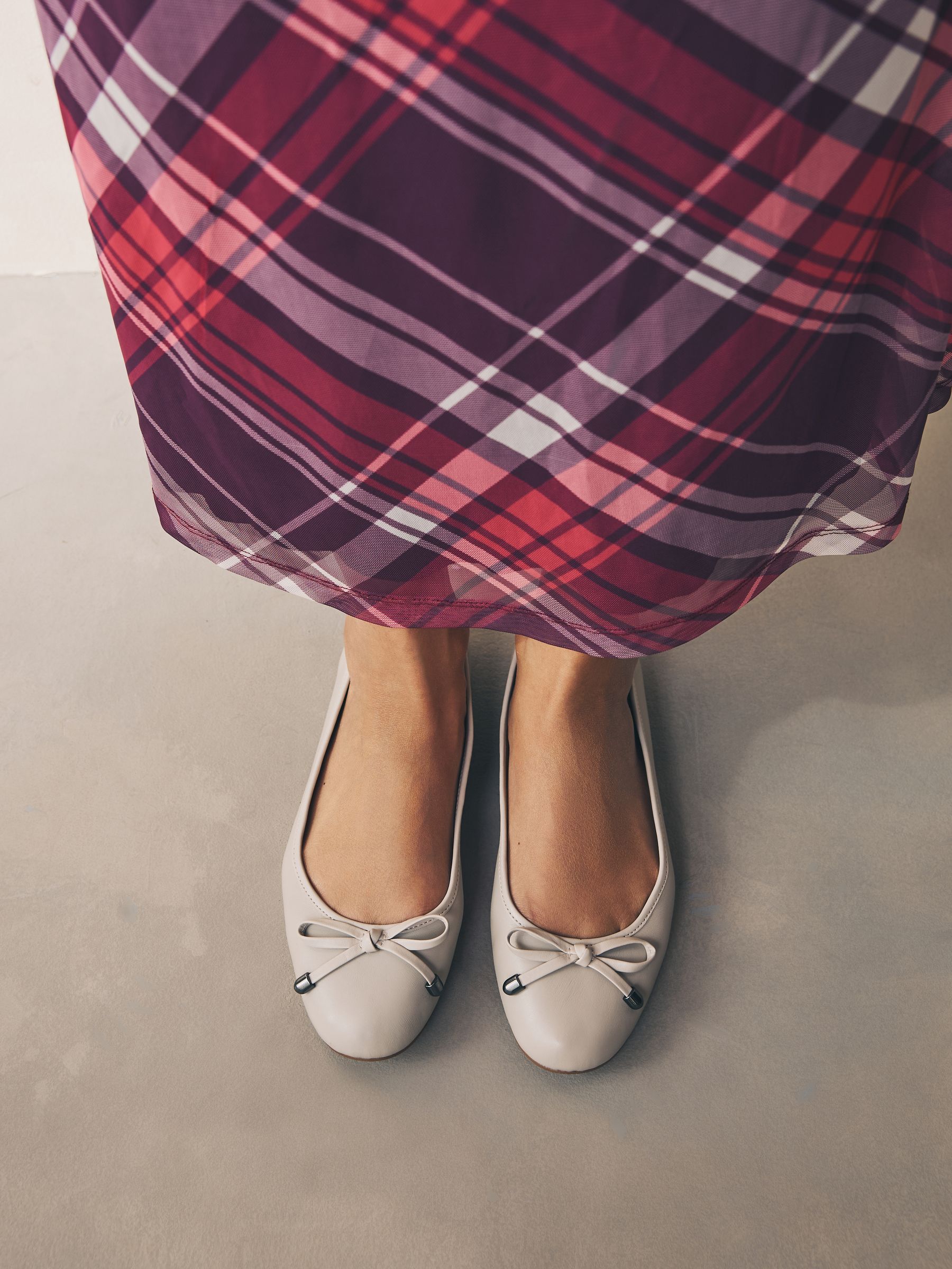 Bone Round Toe Leather Ballerina Shoes