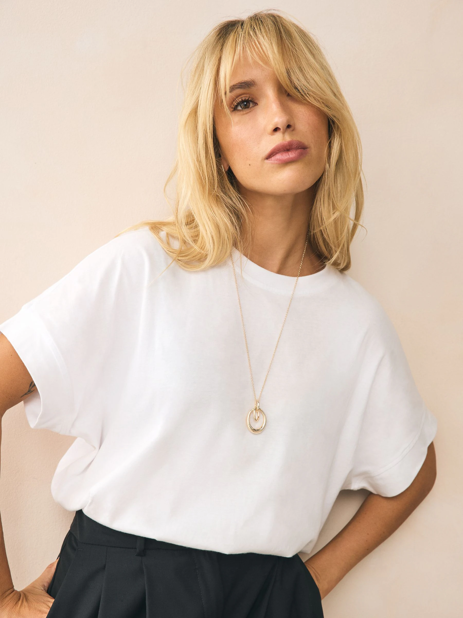 Gold Tone Interlocking Circle Pendant Necklace