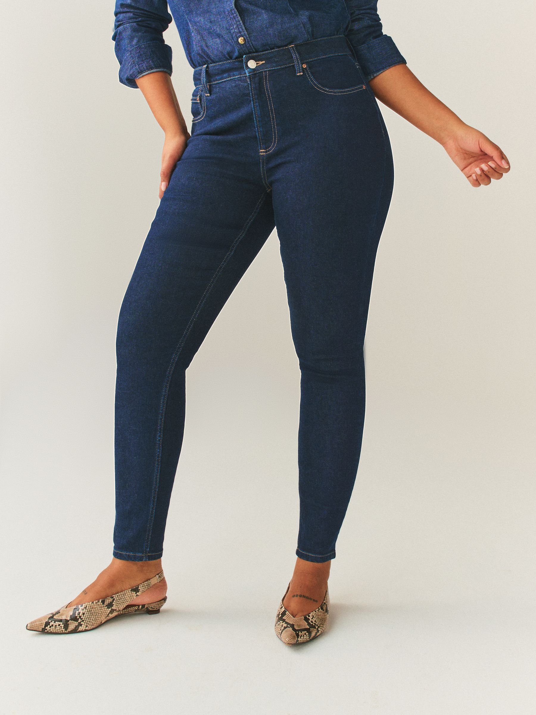 Rinse Blue Hourglass Mid Rise Skinny Jeans