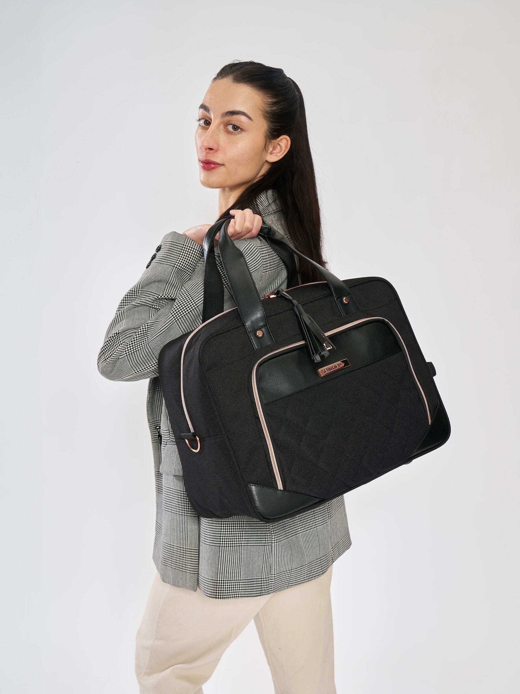 Cabin Max Black 24L Vela Holdall 40x30x20cm
