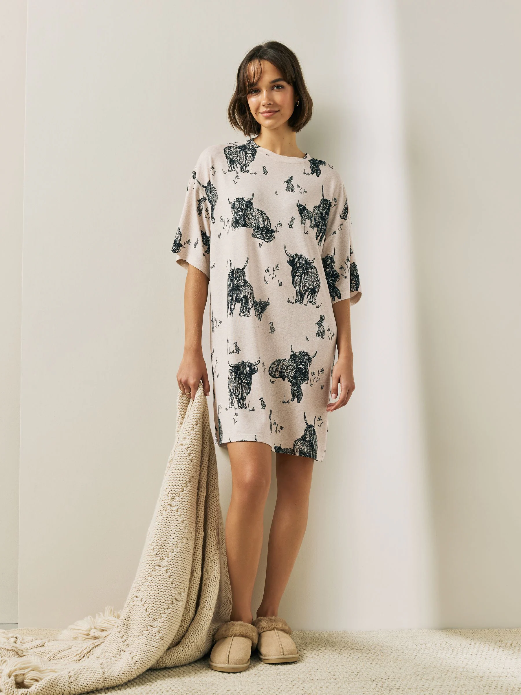 Oatmeal Hamish The Highland Cow Cosy Nightie
