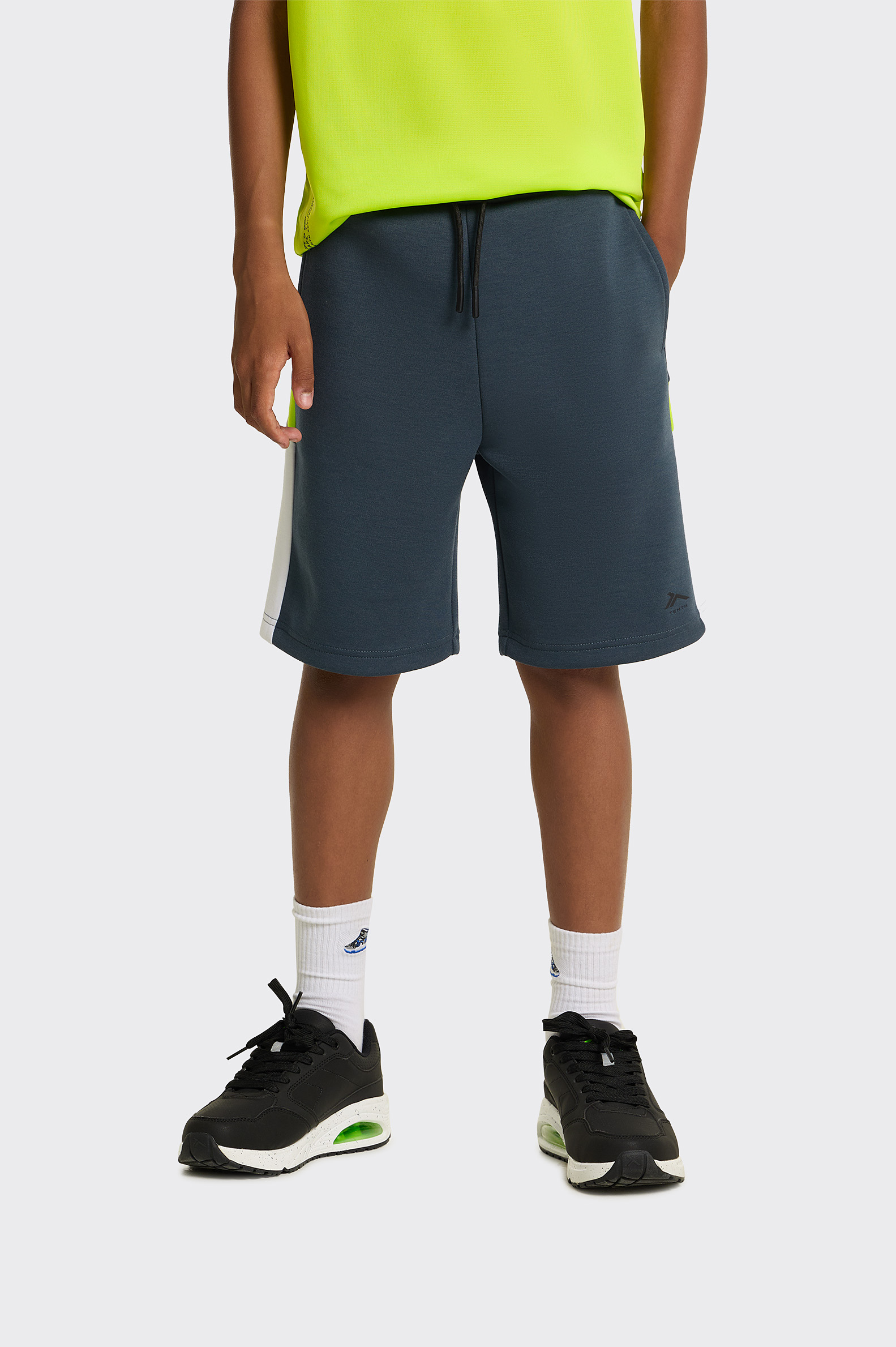 Bermuda Exclusives Tenth Cortes Lateral Niño