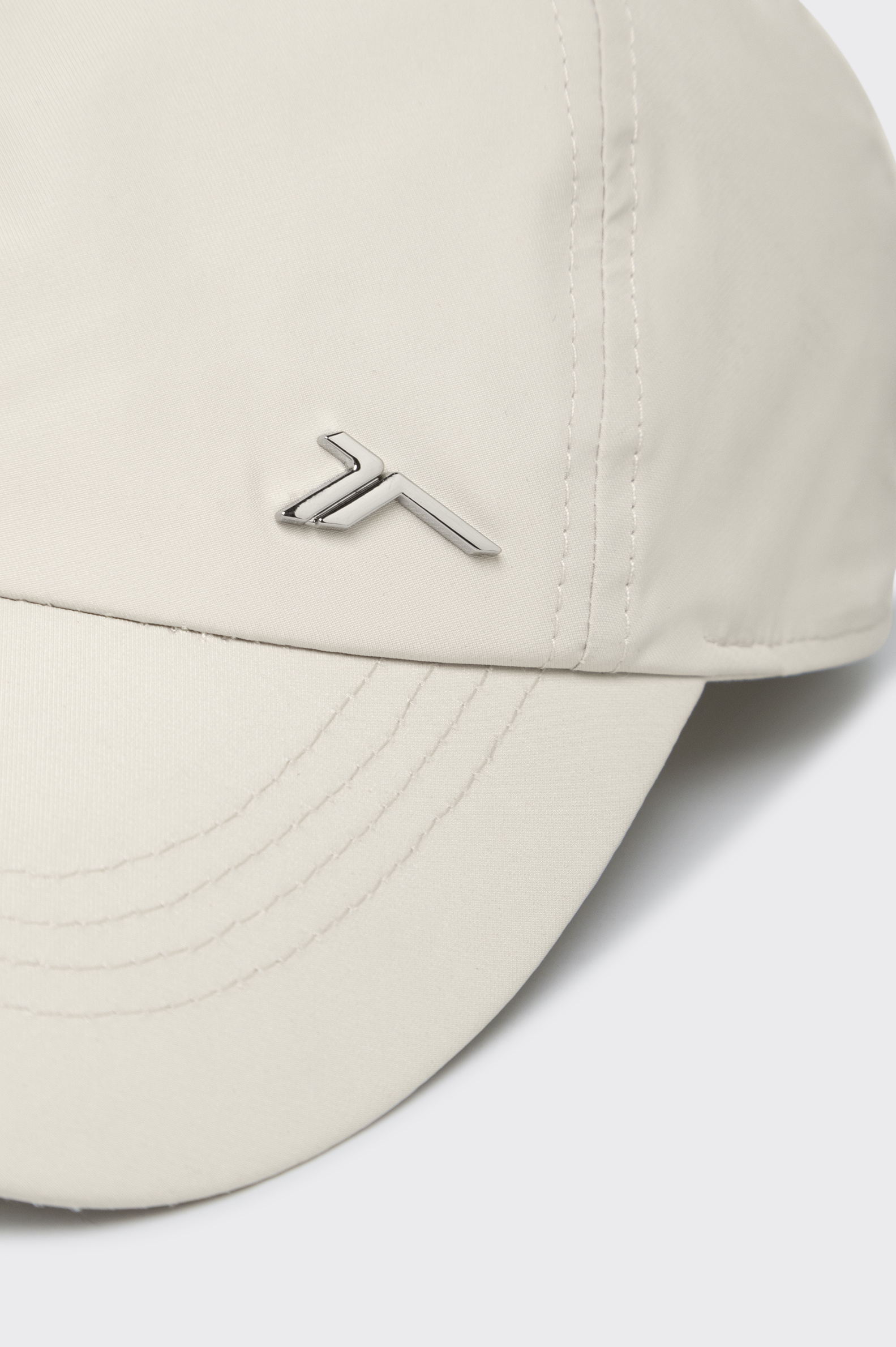 Gorra Essentials Tenth Logo Metal Mujer