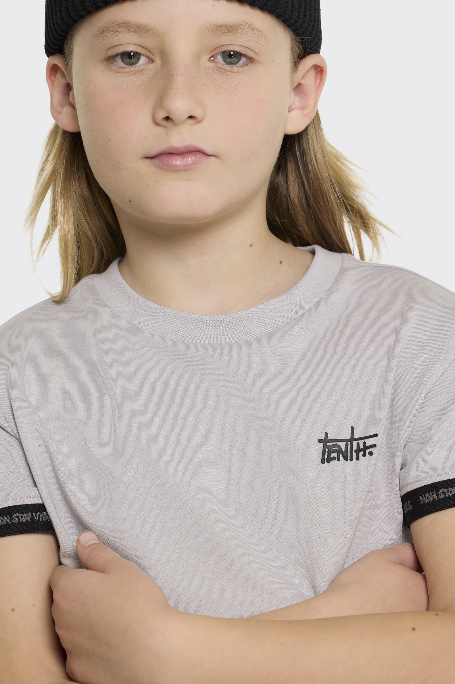 Camiseta Essentials Tenth Mangas Goma Niño