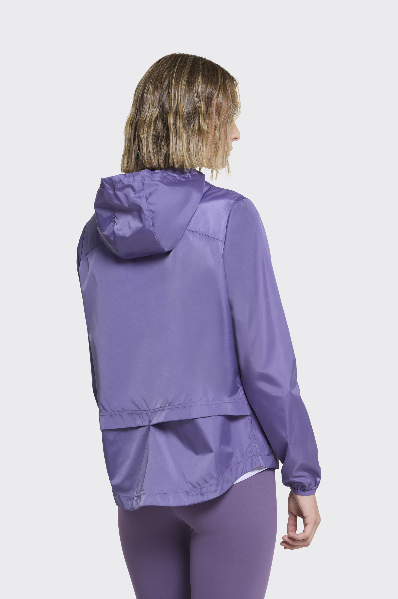 Cortavientos Essentials Tenth Básico Mujer