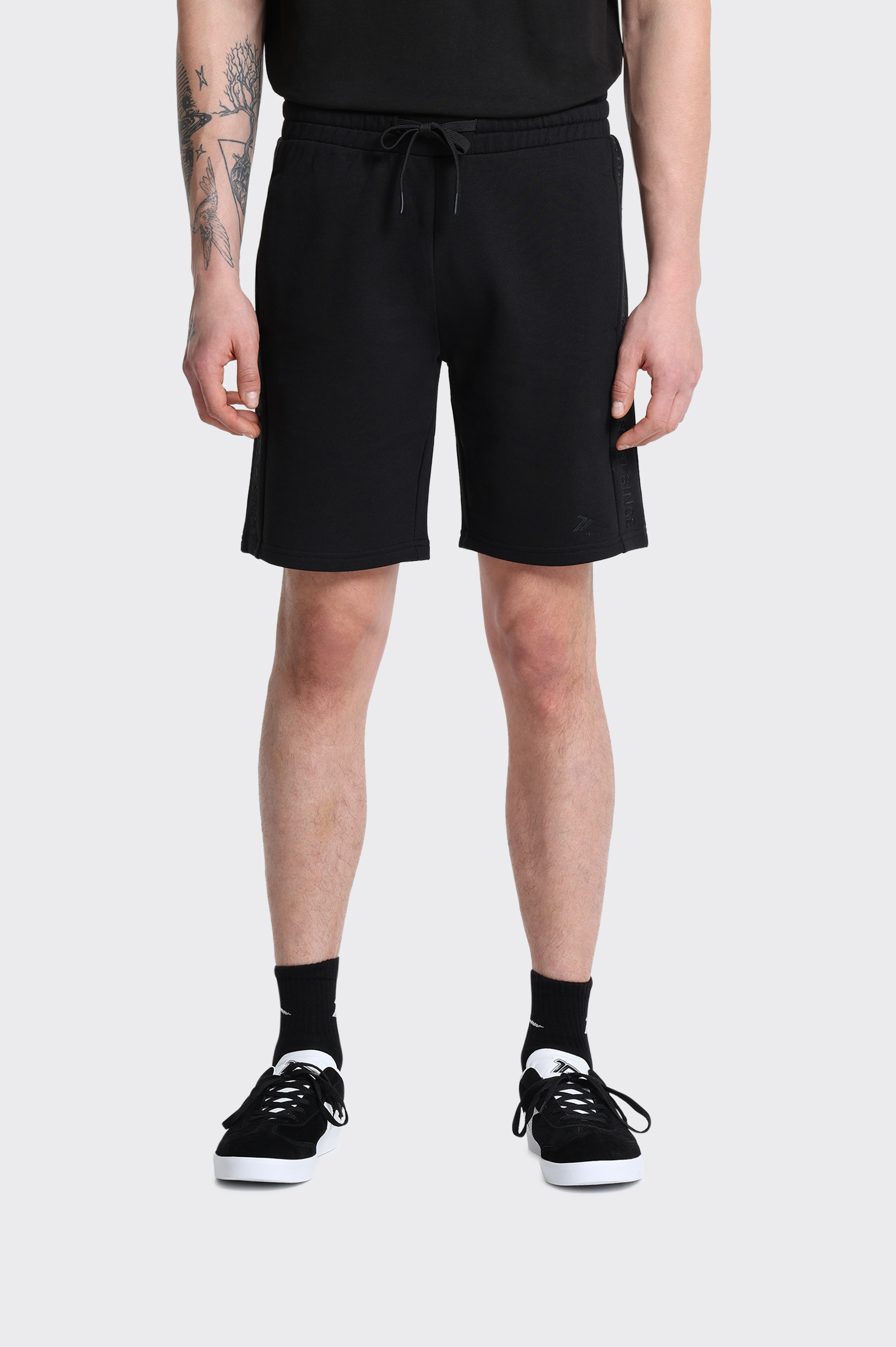 Bermuda Exclusives Tenth Bordado Lateral Hombre