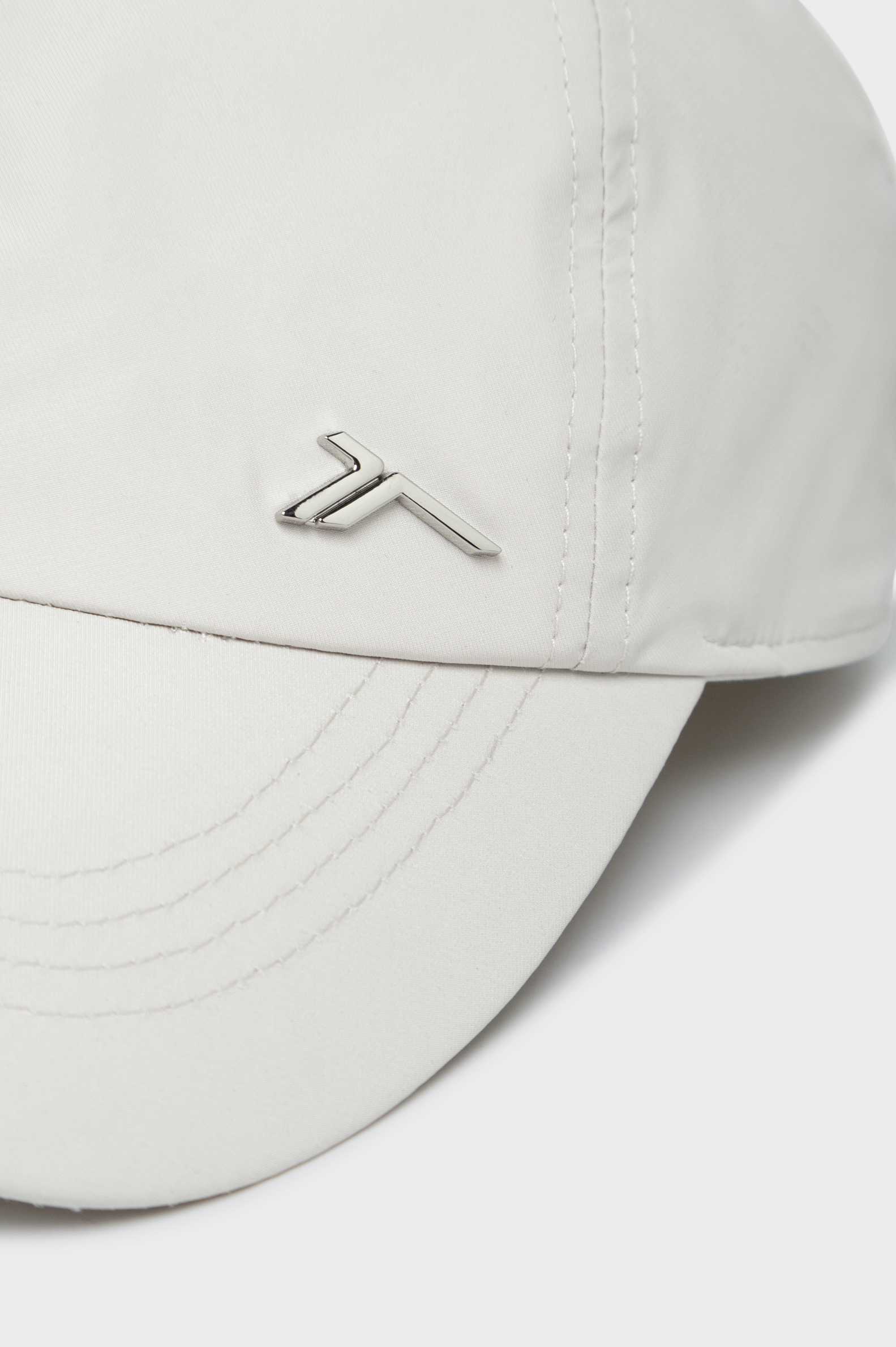 Gorra Essentials Tenth Metal Logo