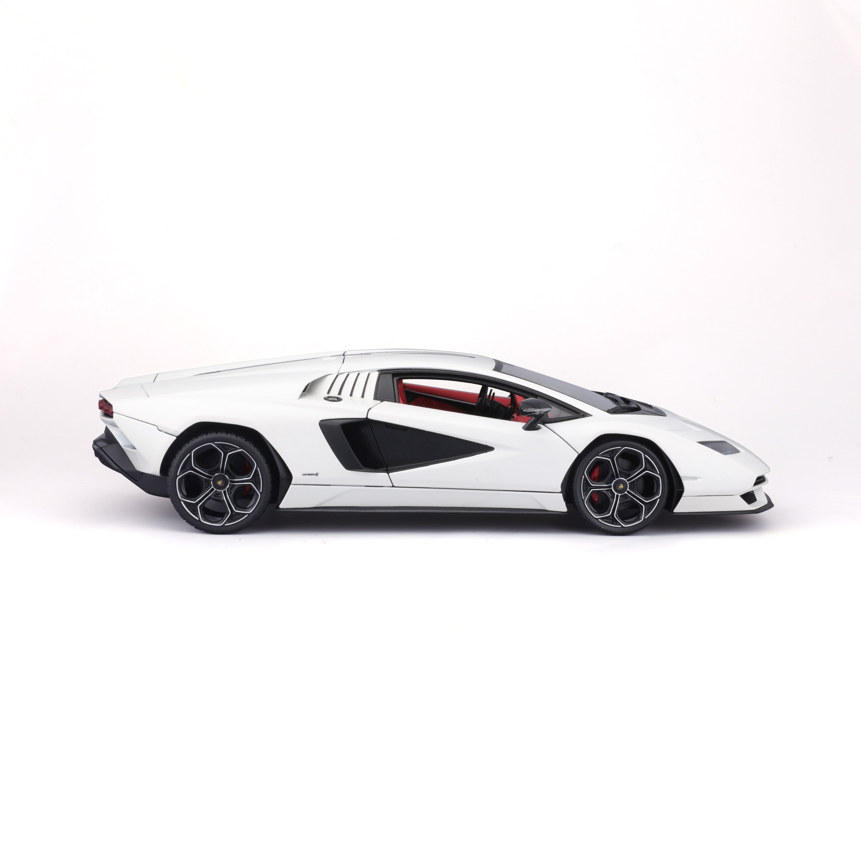Lamborghini Countach LPI 800-4 White – 1:18 Diecast Model