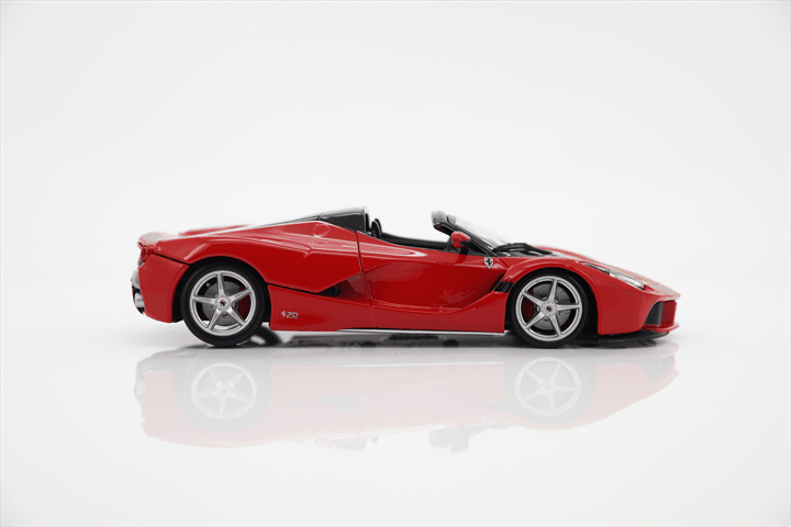 LaFerrari Aperta R&P 1:24