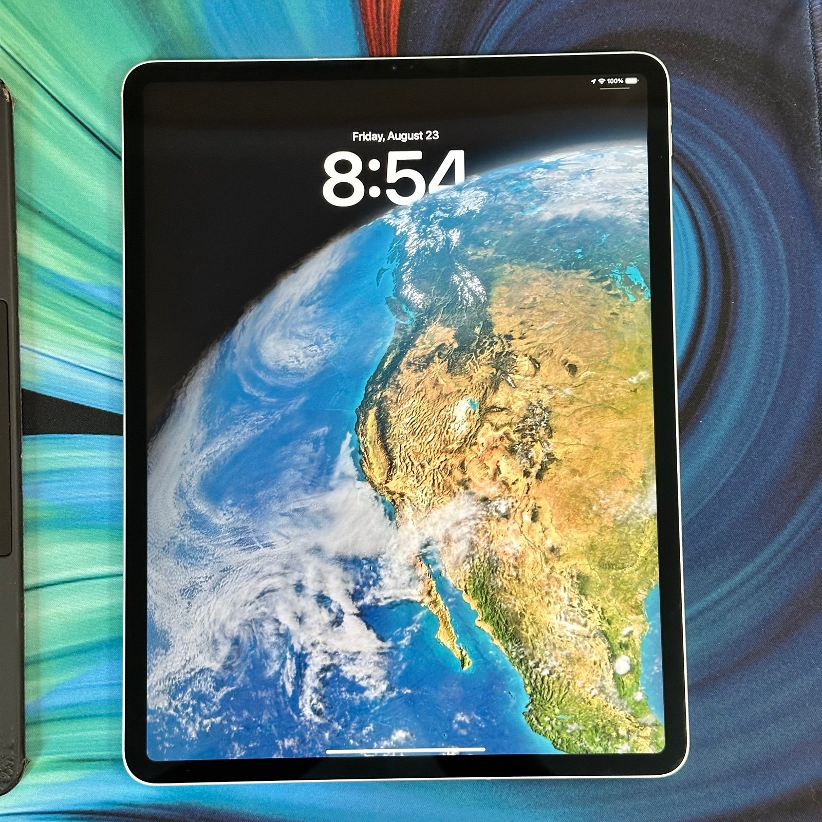 Apple iPad Pro 12.9” 4th Gen 256gb WiFi + Cellular Unlocked w/ Magic Keyboard 1H36