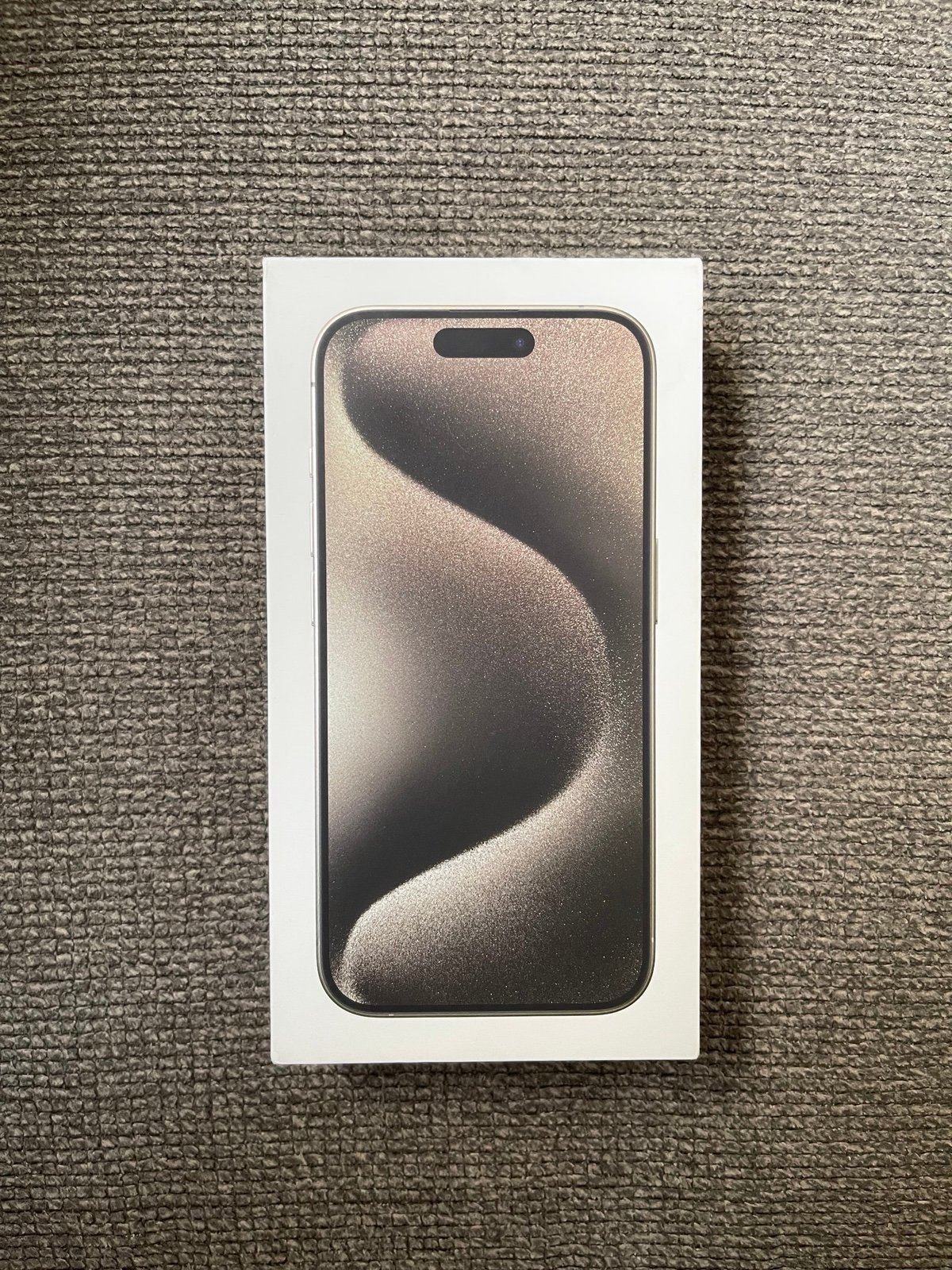 Apple iPhone 15 Pro + Phone Case 7U79