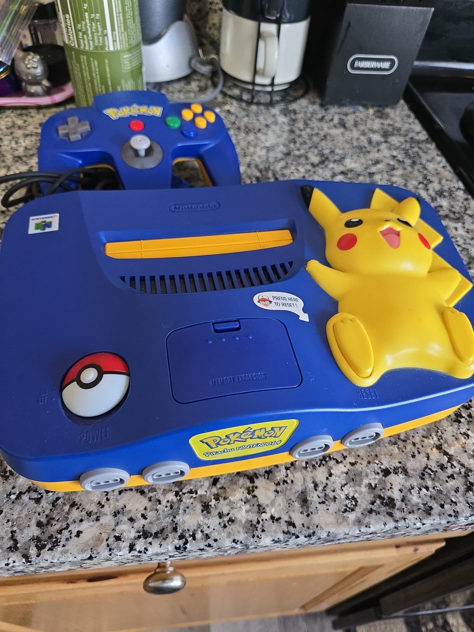 Nintendo 64 & Gameboy color POKÉMON EDITION bundle.