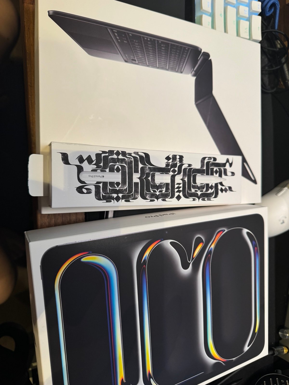 Apple iPad Pro 11 M4 2024 1TB with Apple Pencil Pro and Magic Keyboard 7O31