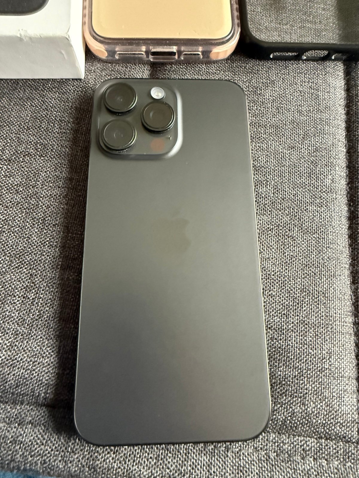 iPhone 15 Pro max *NO SIM RESTRICTIONS* 2X87