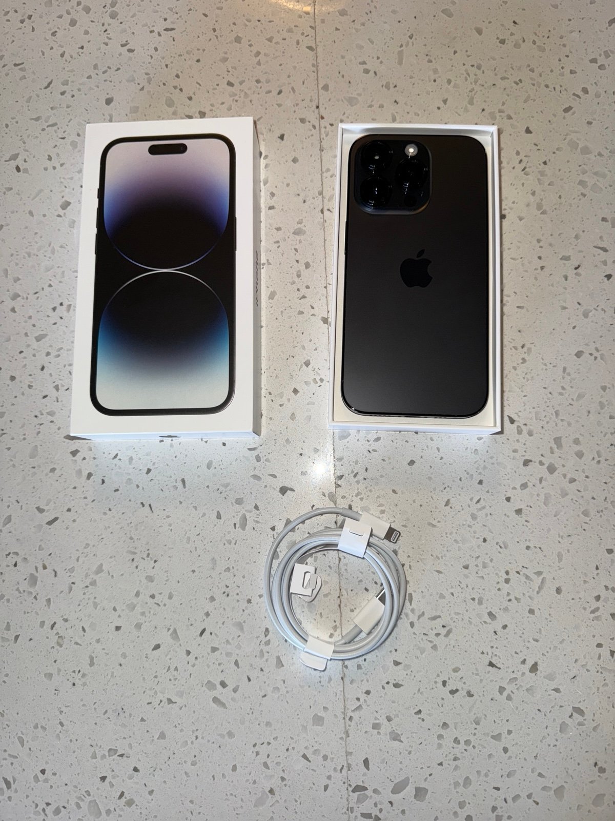 Unlocked Apple iPhone 14 Pro 256 GB in Space Black 8B87