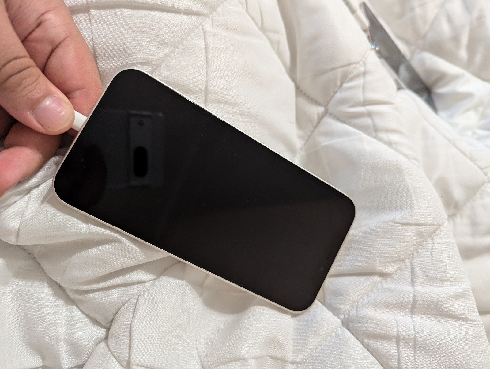 Apple iPhone 12 128 GB in White 8Y76