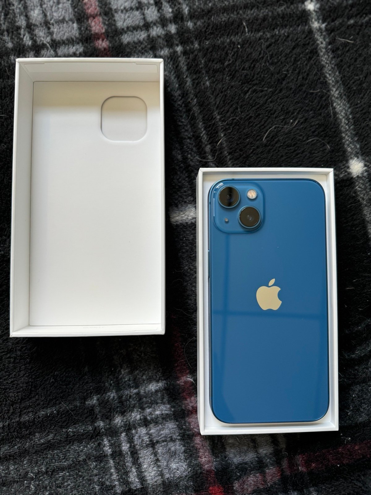 Apple iPhone 13 1A72