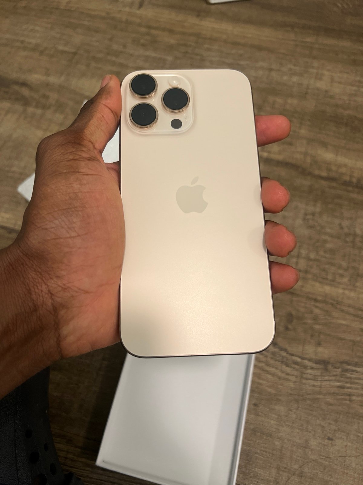 Apple iPhone 16 pro max 6S82