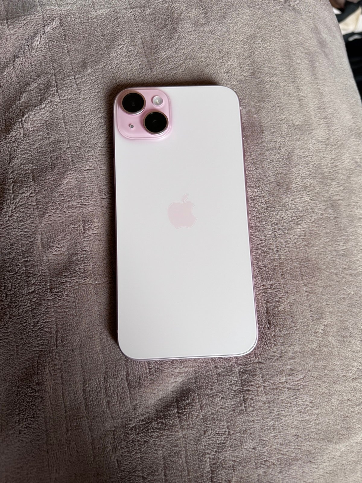 iPhone 15 plus pink 7M56