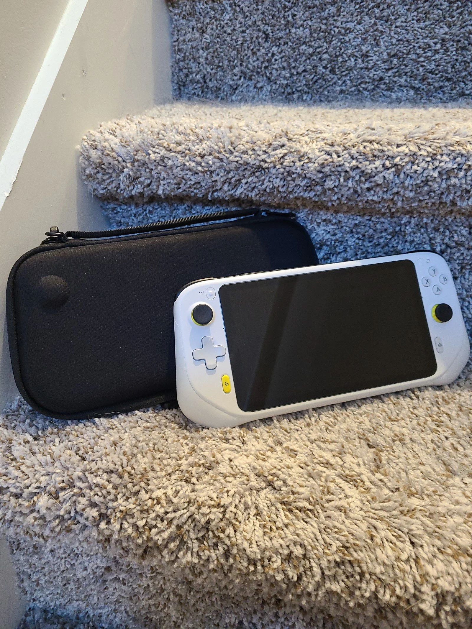 Logitech G Cloud Video Game Handheld - Xbox / PS5 Streaming and Emulation 1N21