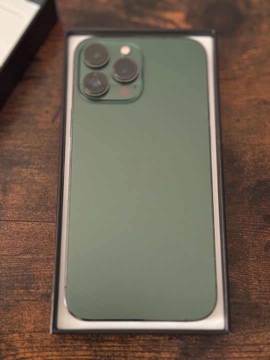 iphone 13 pro max phone unlocked (Xfinity) 1G18