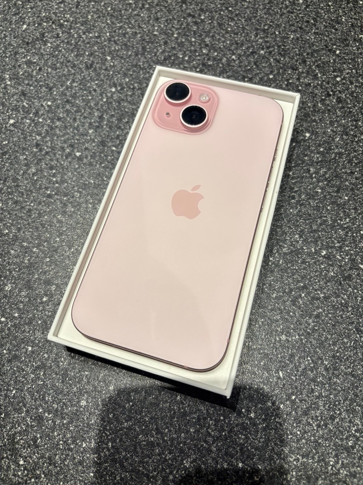 T-Mobile pink iPhone 15 5Y37