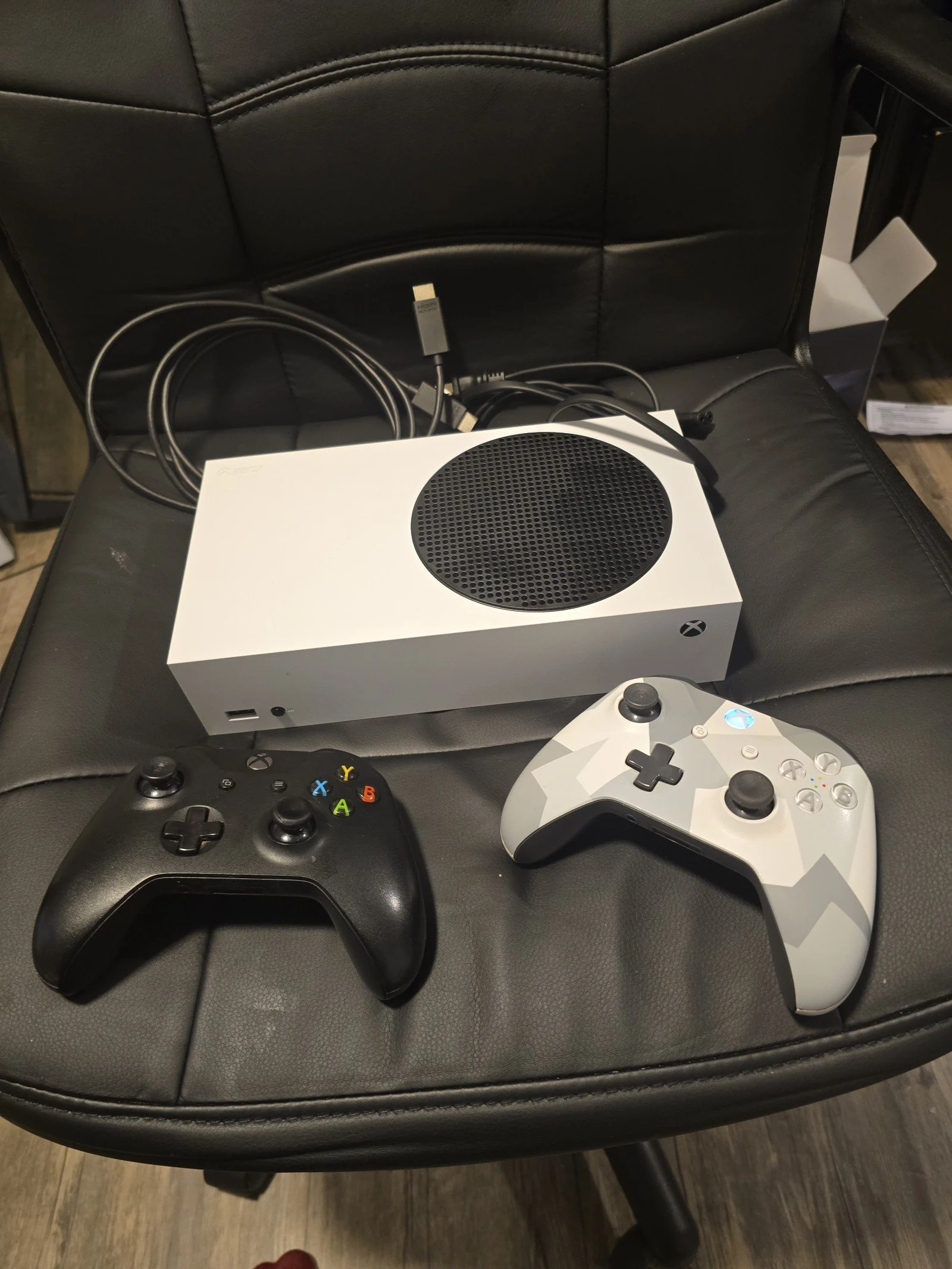 Xbox Series S 1 Tb & External Hard drive 1 tb 8M51