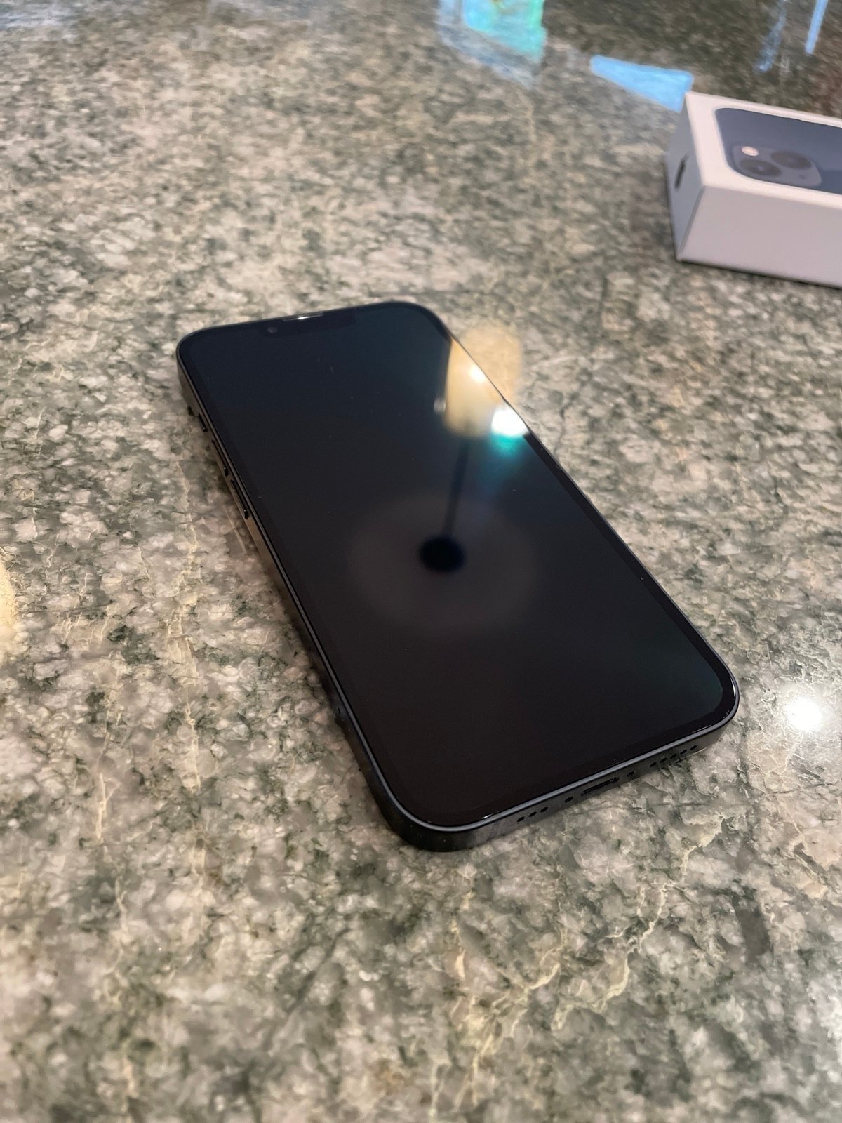 Apple iPhone 13 128 GB in Midnight for Unlocked 8L68