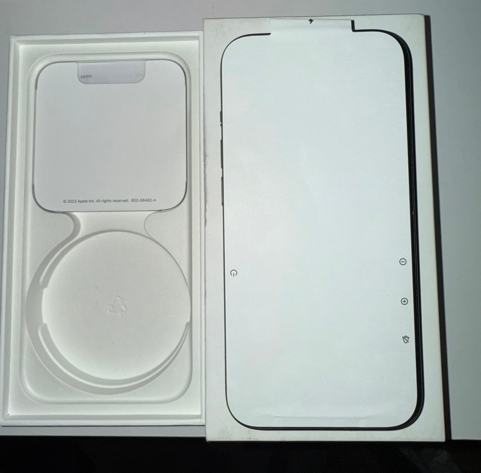 iPhone 15 pro 128 gb black with black apple case 8C12