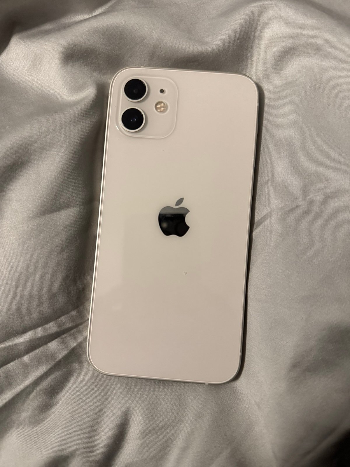 Apple iPhone 12 64 GB in White for Unlocked 6Y56