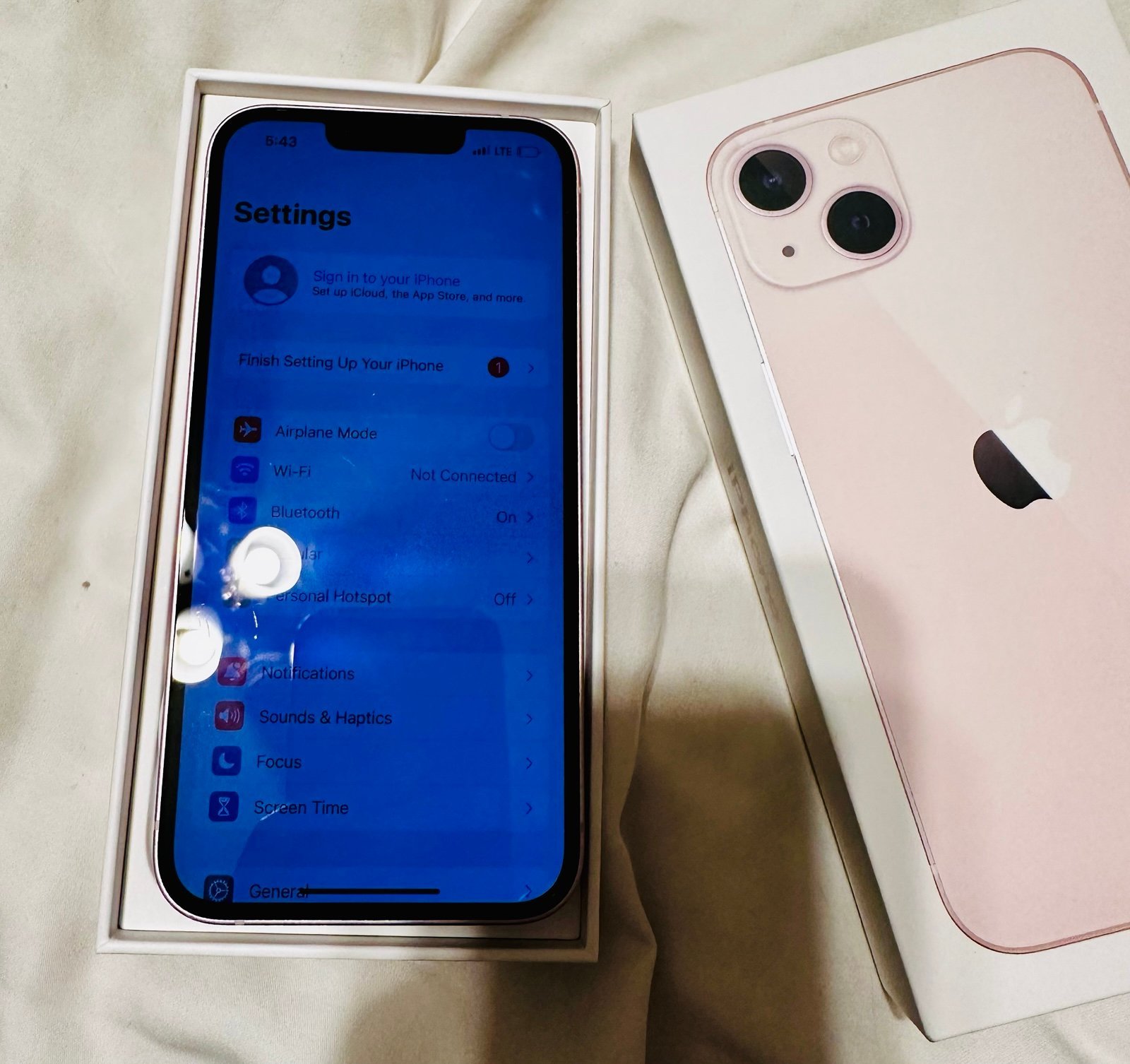 Apple iPhone 13 128 GB in Pink - Unlocked 8F76