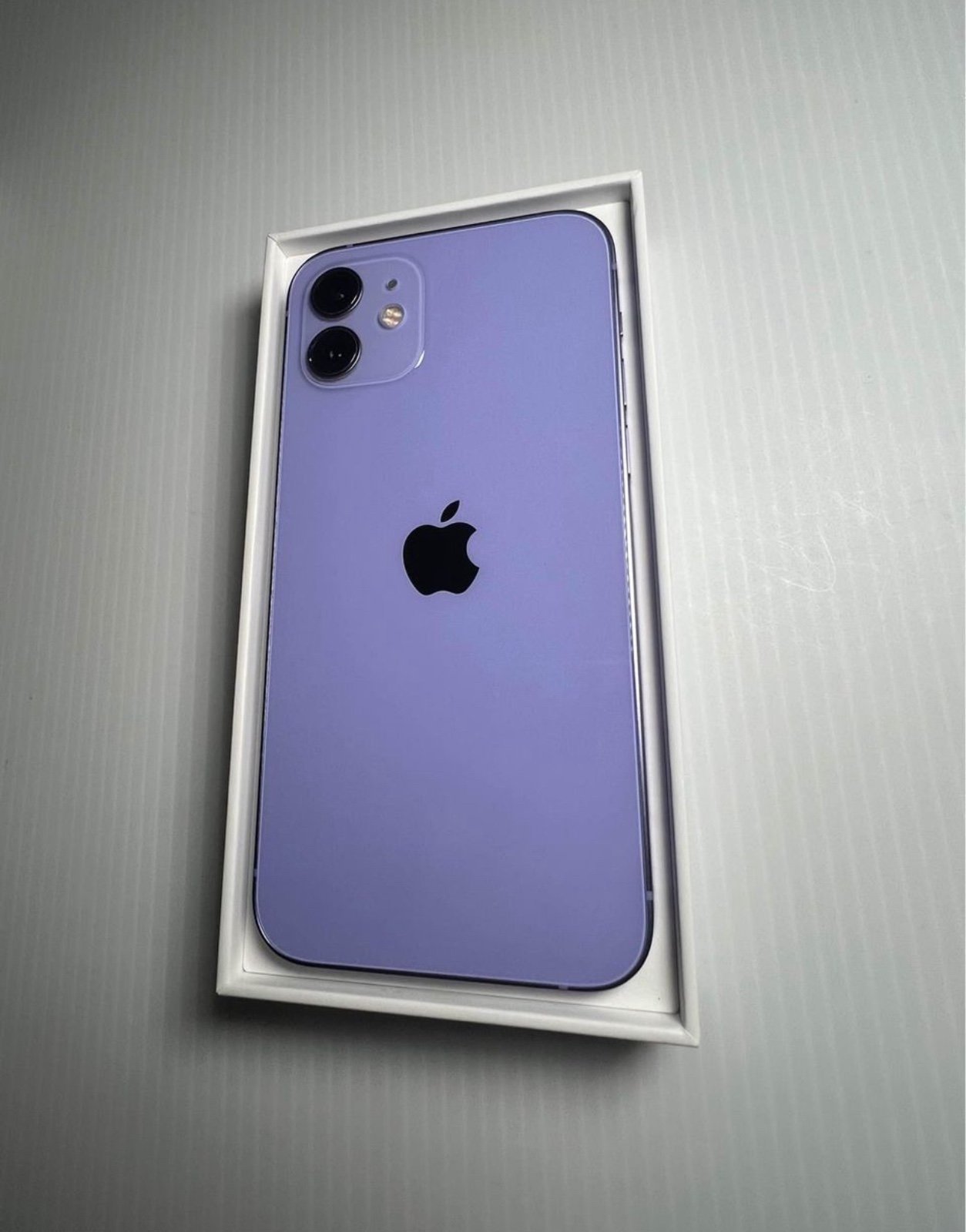 Apple iPhone 12 64 GB in Purple for Unlocked 8W59